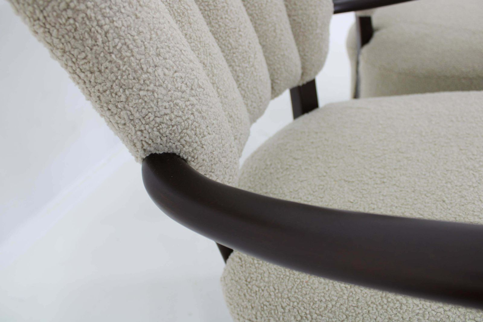 photo vinterior 1930s Pair Of Jindrich Halabala Art Deco H 237 Armchairs In Bouclé, Restored