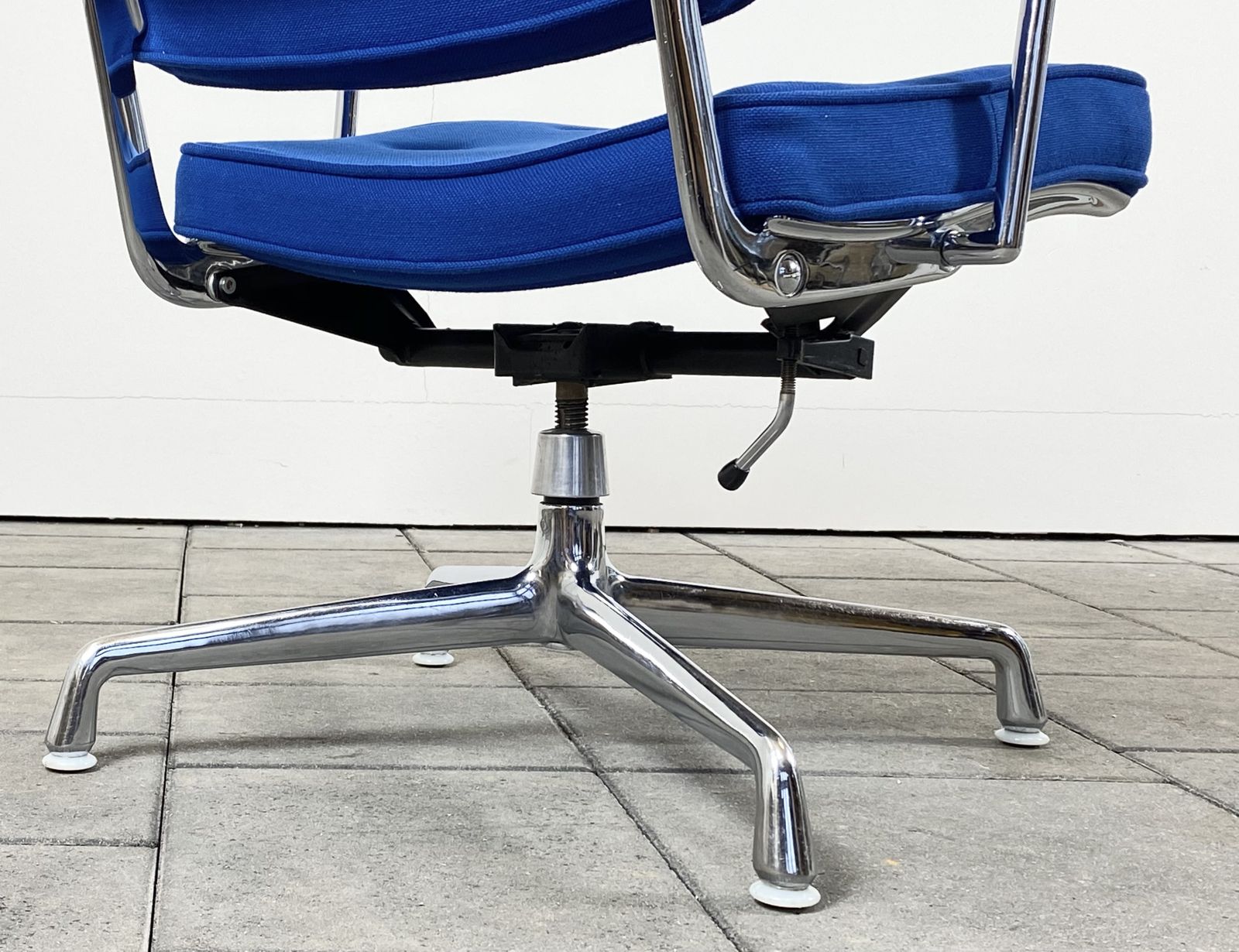 Es102 Intermediate Chair Designed By Charles &Ray Rames For Herman Miller 1960ies photo buy