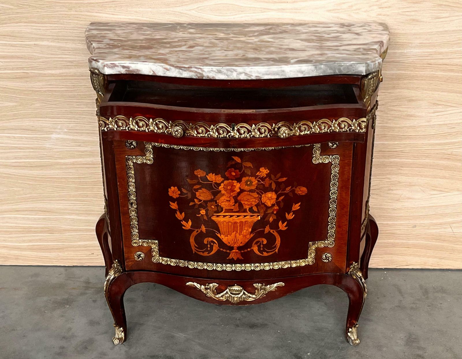 Buffet de style Louis XV à marqueterie florale, avec tiroir et porte photo 2780.0