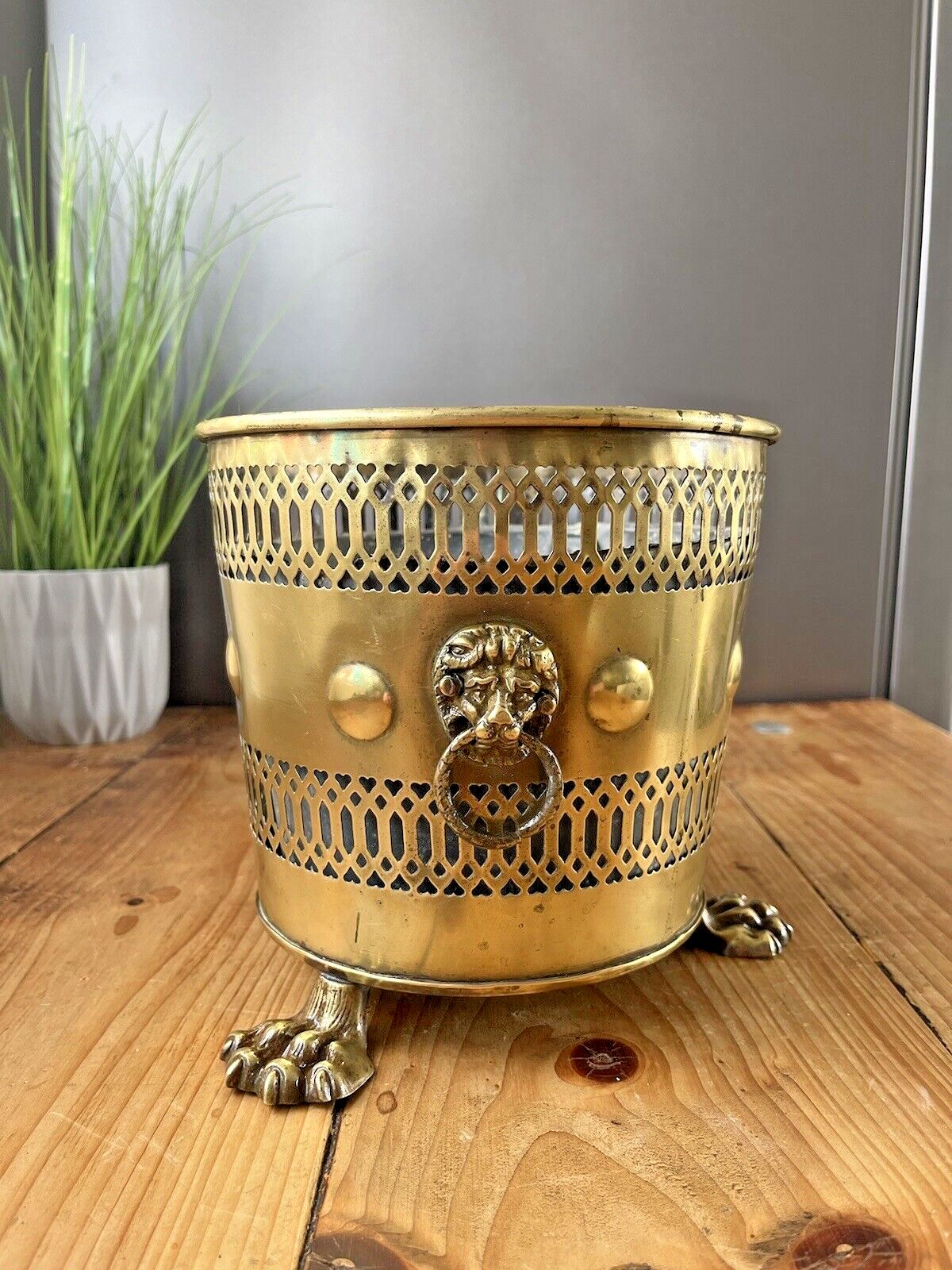 photo furniture Quality Antique Brass Lions Head & Paw Planter Jardiniere / Champagne Ice Bucket