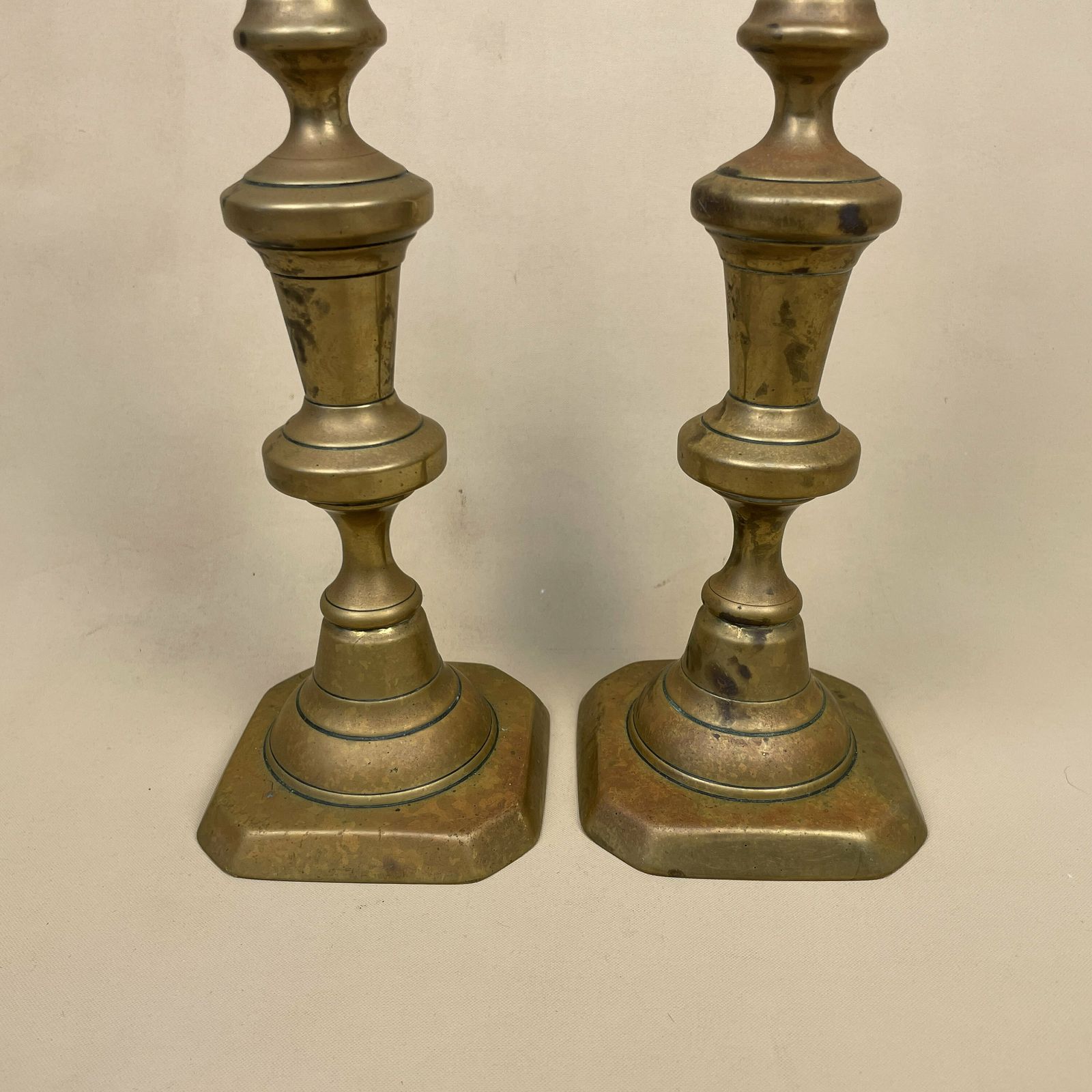 Antique Matching Pair Of Gold Brass Metal Candlestick Candle Stick Vintage Column Taper Dinner Candlesticks Square Base Column photo vinterior