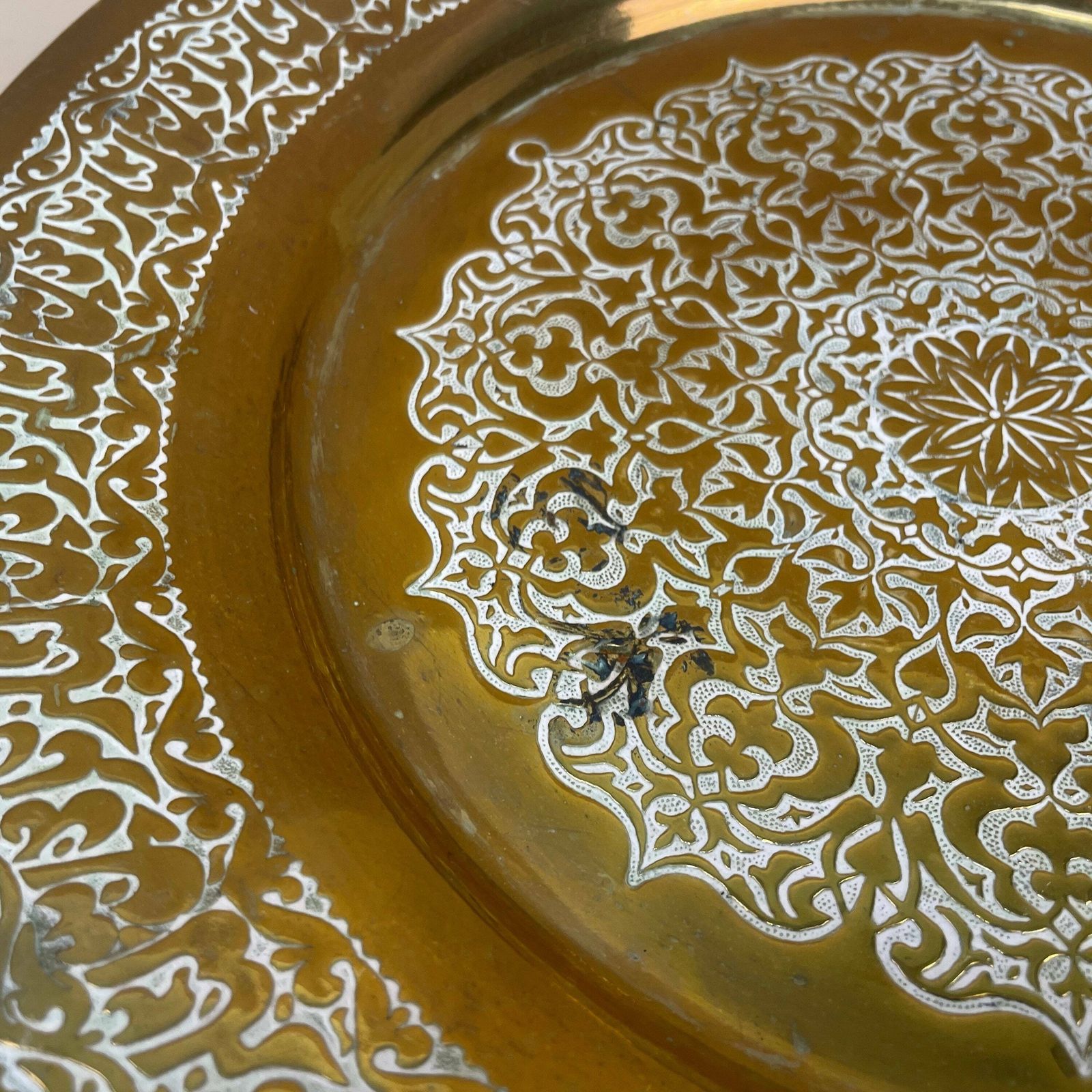 Antique Metal Gold Indian Patterned Brass Tray 34.3cm Plate Asian Handmade Etched Intricate Decorative Patterned Wall Art Round Vintage photo 55.0