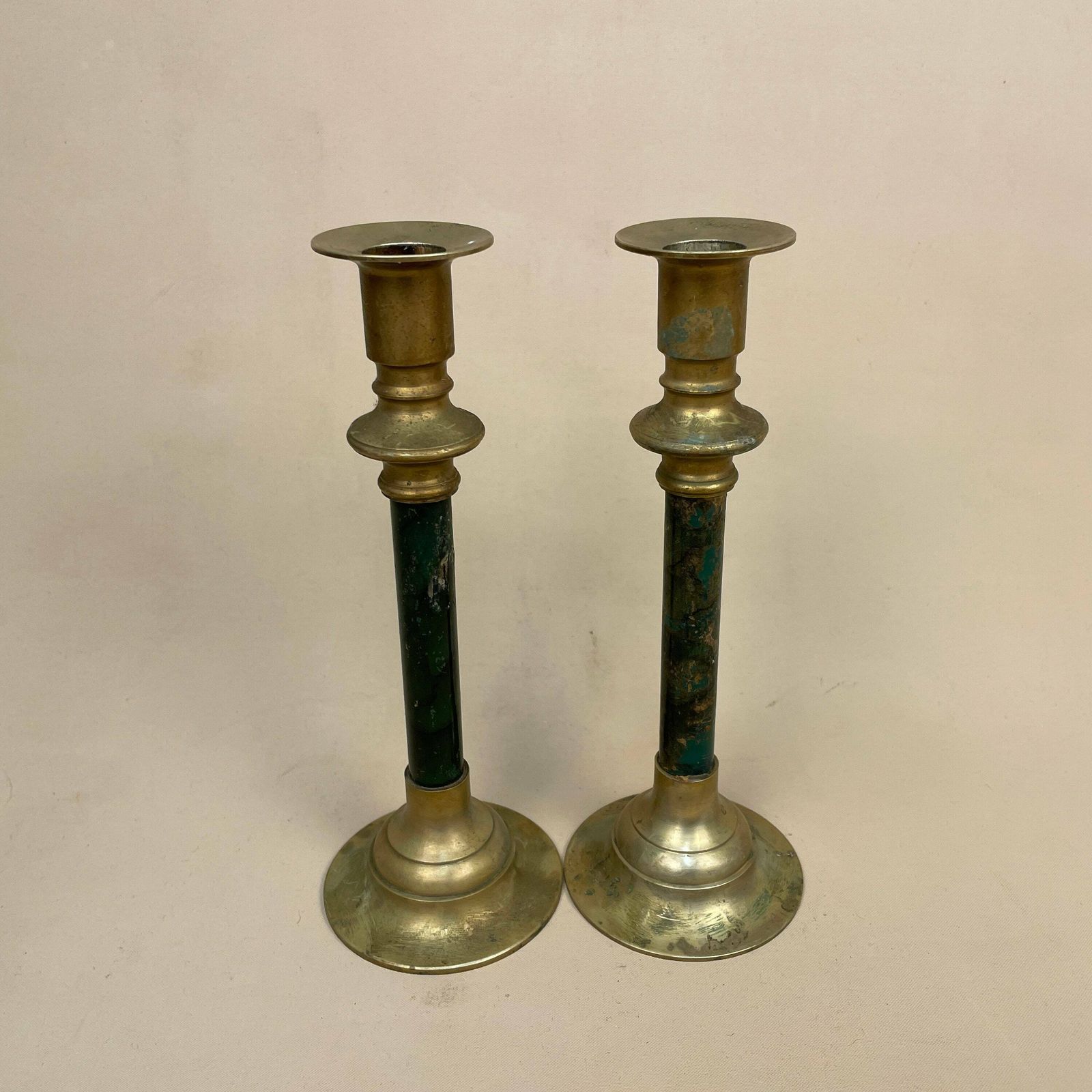Antique Matching Pair Of Gold Brass Metal Candlestick Candle Stick Vintage Taper Dinner Candlesticks Round Base Column Pillar Green Resin