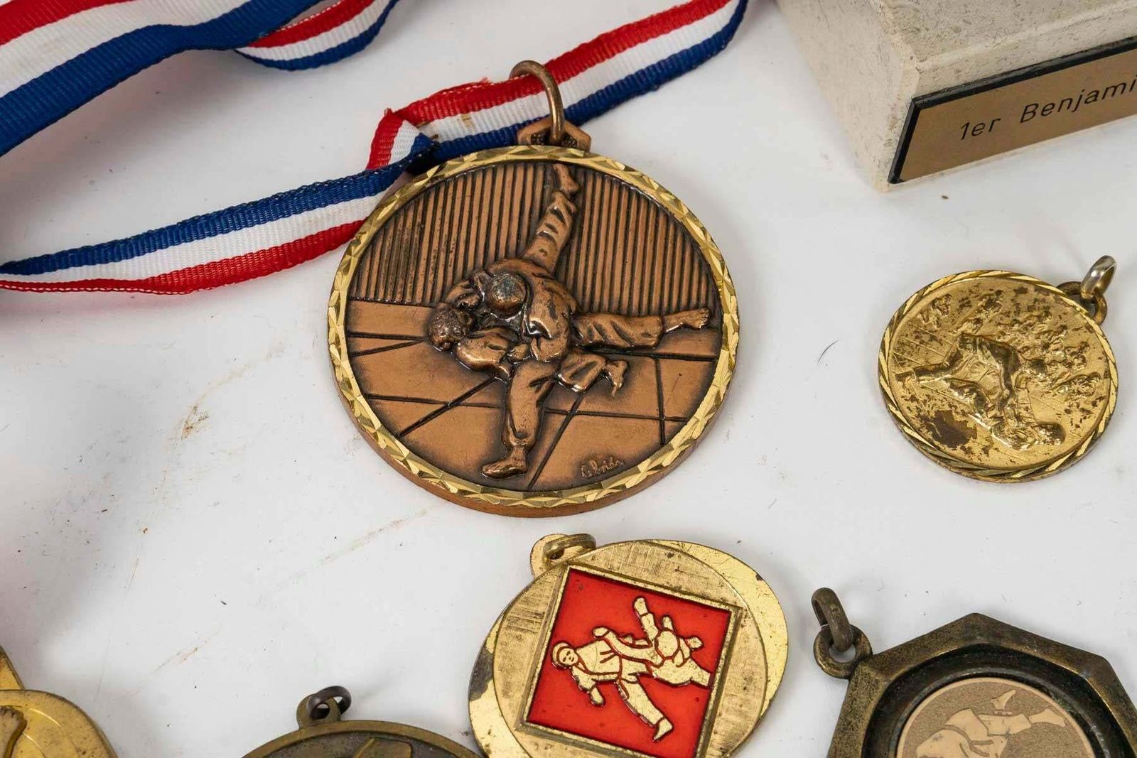 Set Of 25 Sports Medals, 20th Century. photo vinterior
