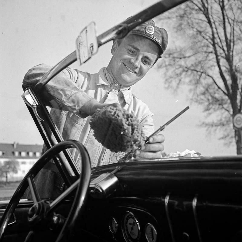 Karl Heinrich Lämmel Customer Service At The Petrol Station, 1930 Limited σymo Edition, Copy 1 Of 50 1930
