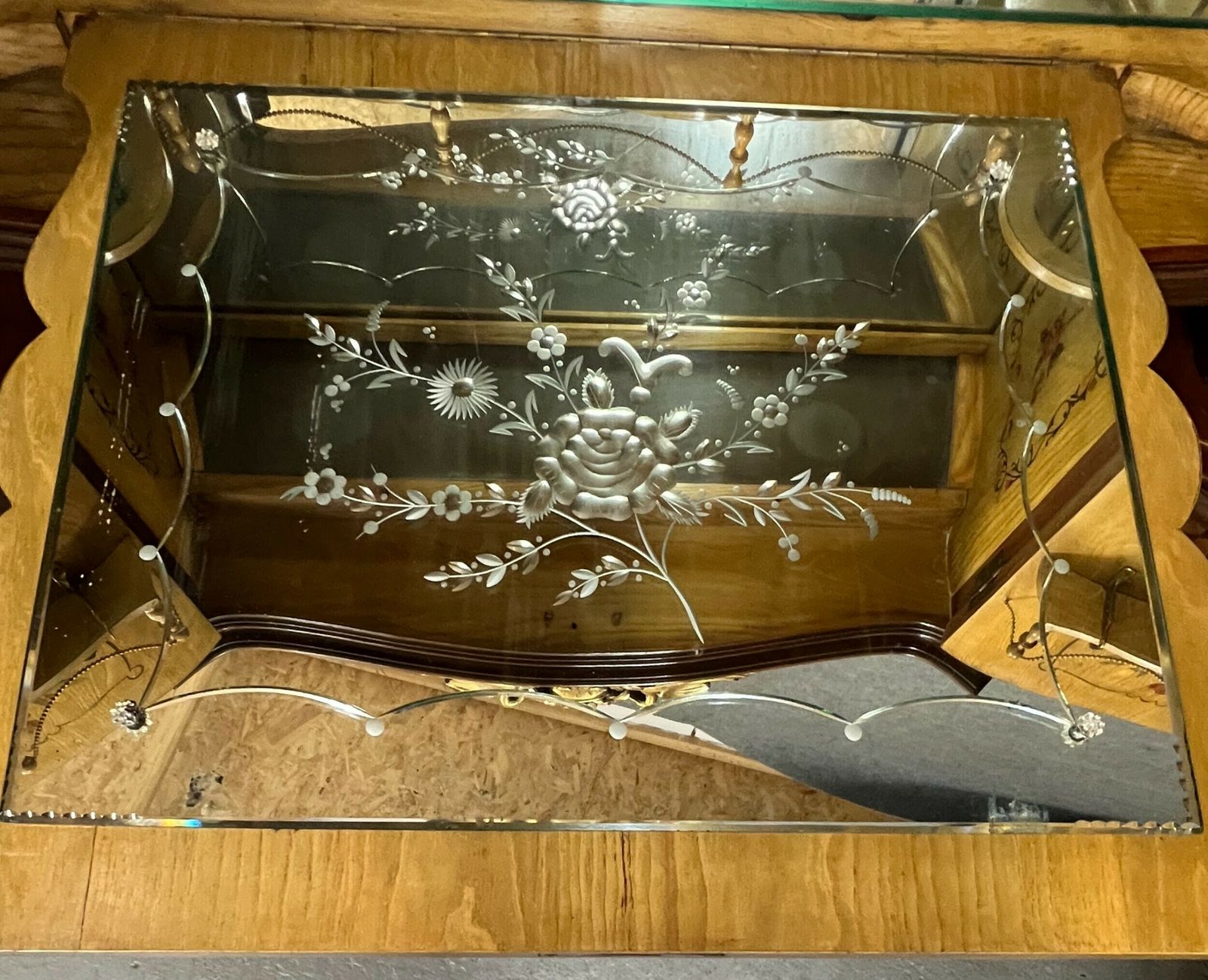 3245.0 Stunning Serpentine Shaped Marquetry Inlaid Cocktail Cabinet photo