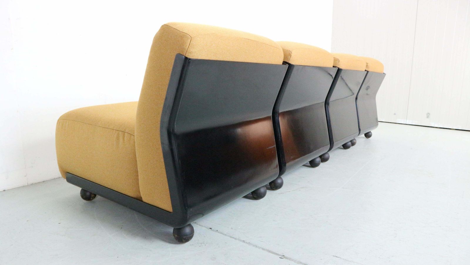 photo vinterior Italian Amanta 24 Chairs By Mario Bellini For C&B, 1970s