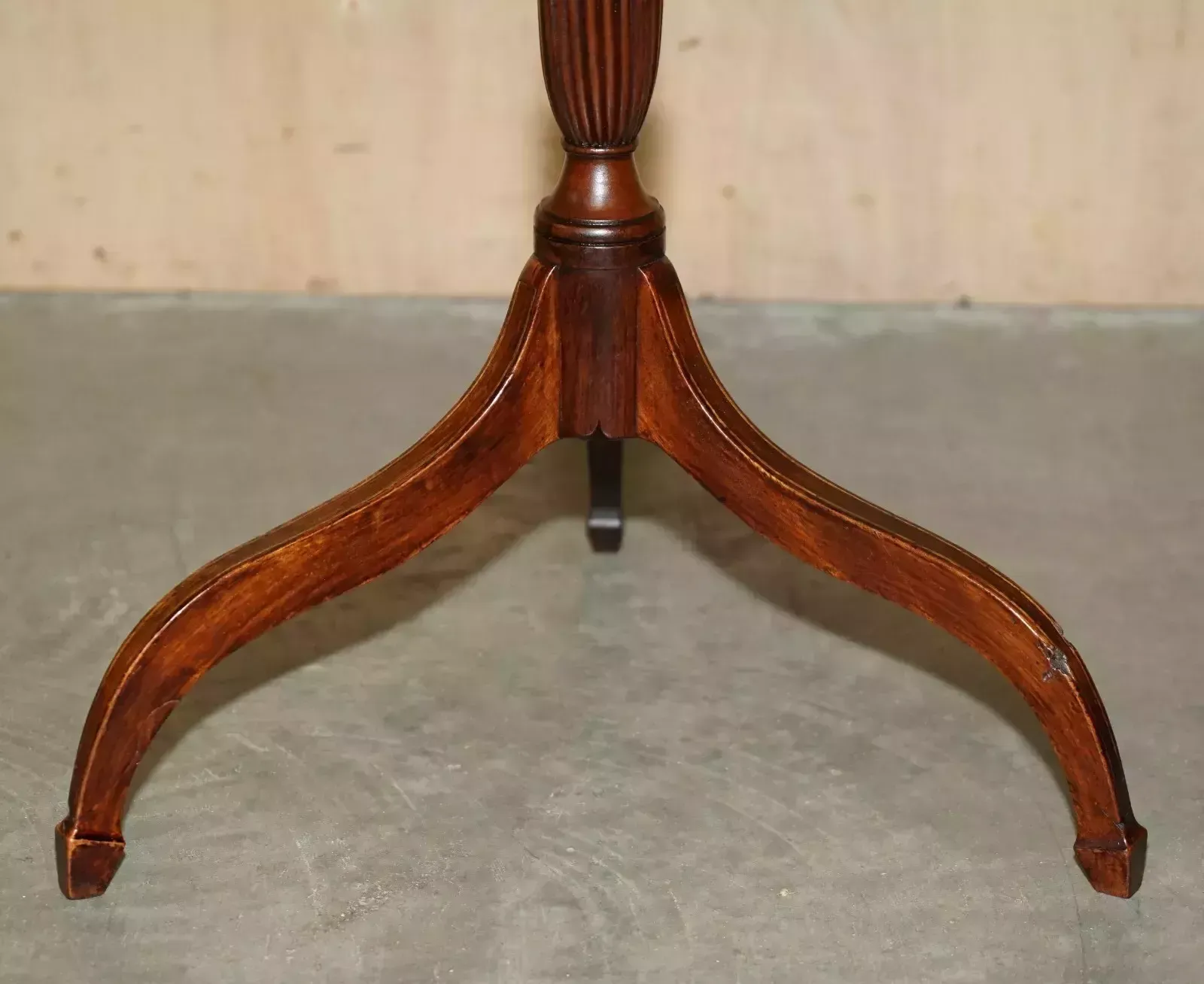 575.0 Mahogany Octagonal Brown Leather Gold Leaf Tripod Side End Lamp Wine Table photo