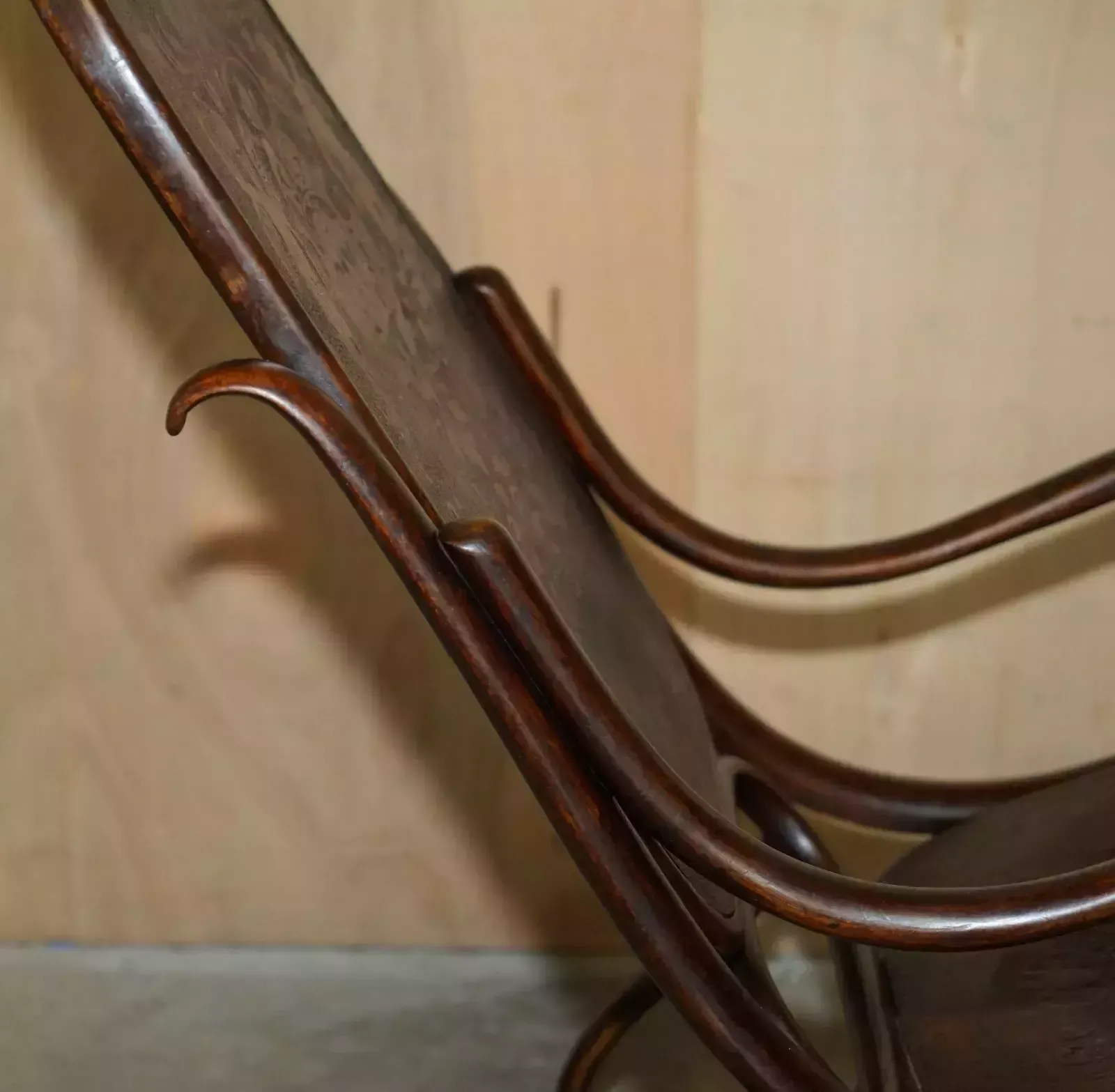 photo vinterior Exquisite Victorian Thonet Rocking Chair With Cherub Carved Back & Seat Panels