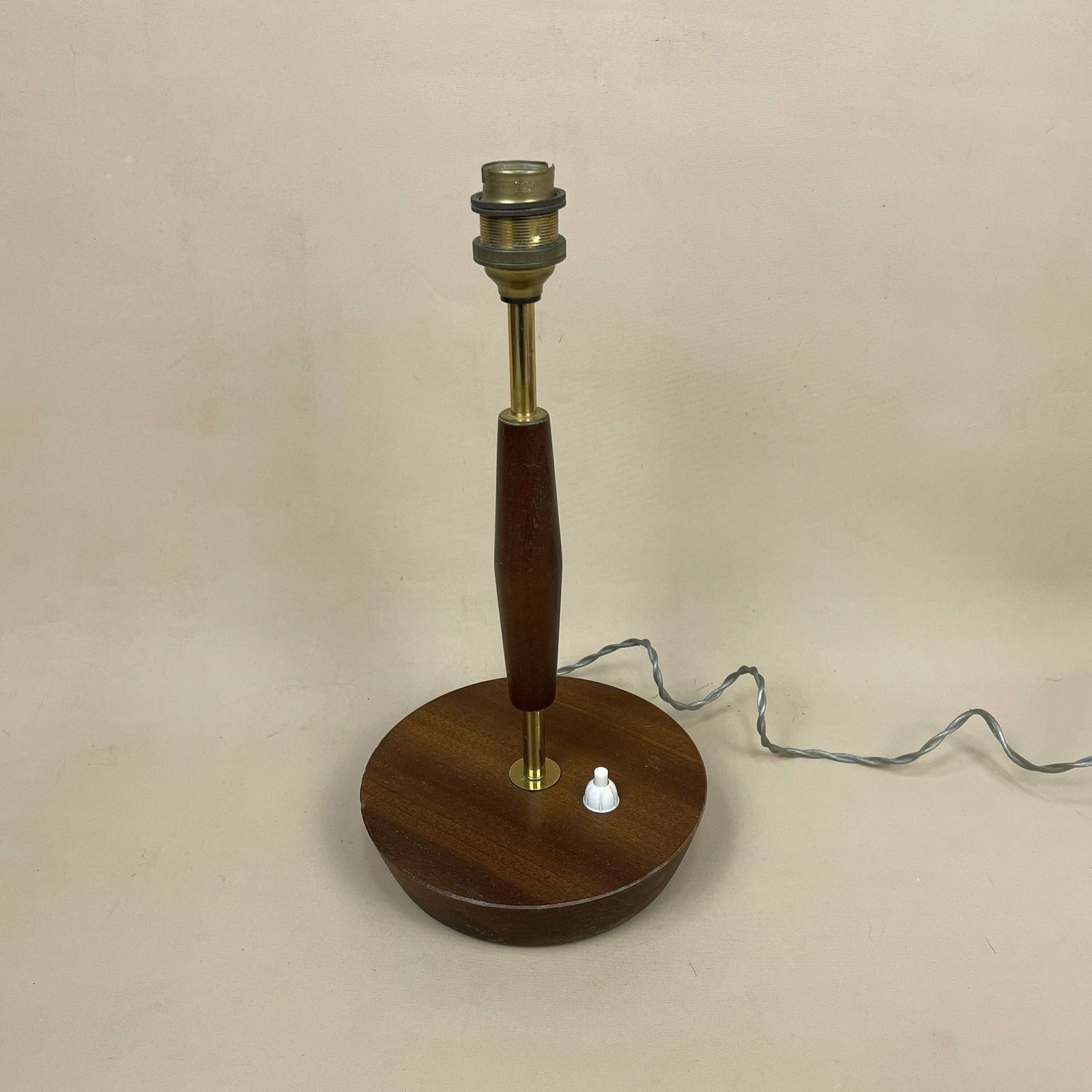 Antique Wooden Lamp Light Bedside Side Table Desk Column Round Base Vintage Brown Retro Vintage Decor Wood Switch Gold Brass Trims