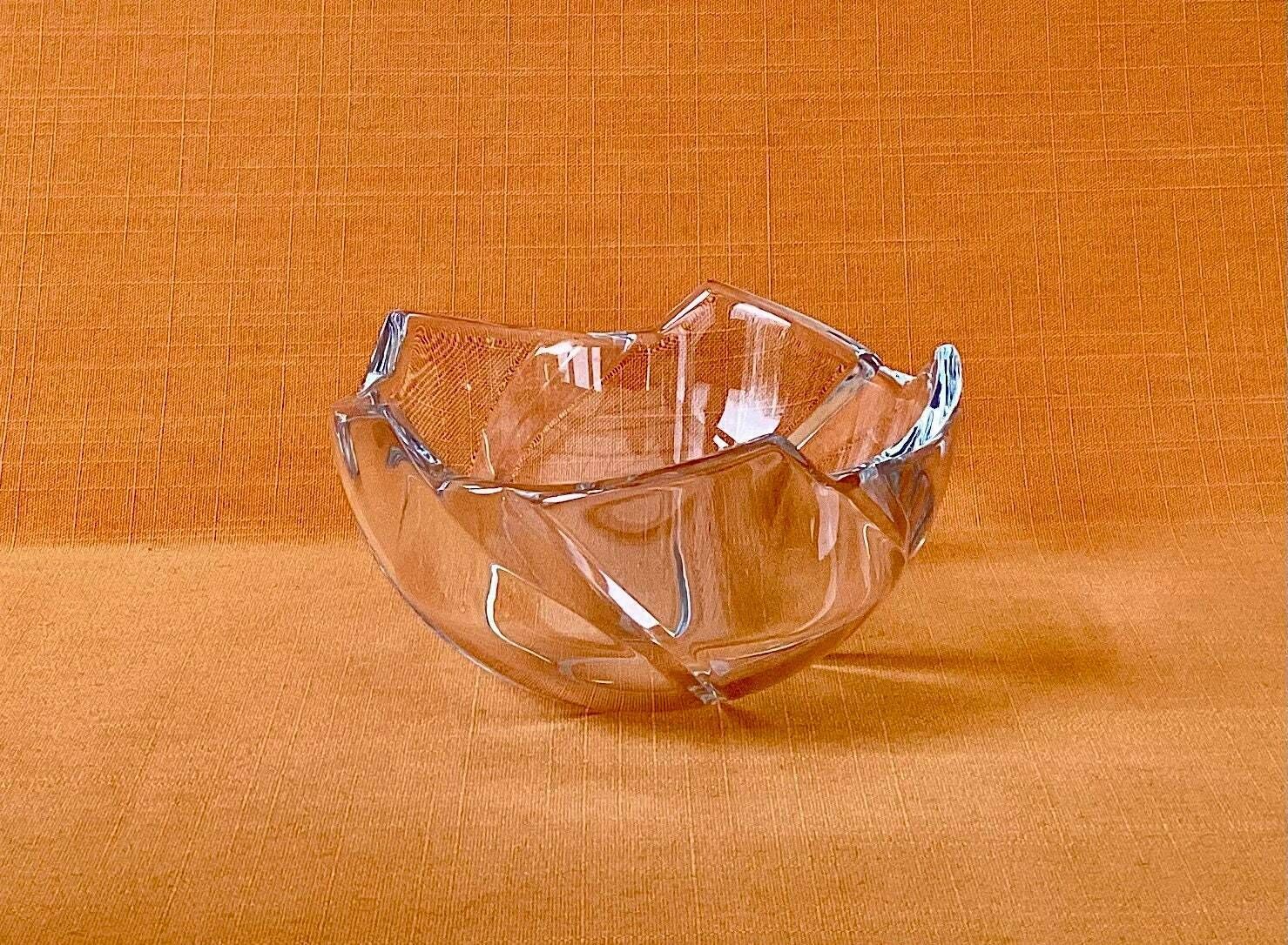 Original Tiffany & Co Cut Glass Bowl, Designed By Josef Riedel, Late 20th Century Design For Tiffany, New York, Tiffany Cut Glass Bowl photo for sale