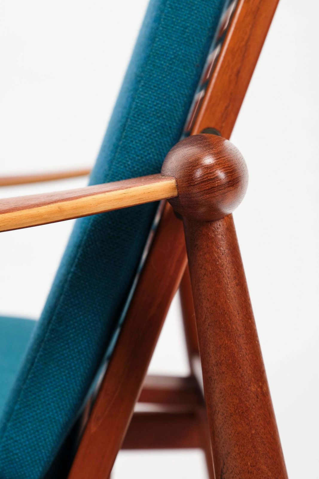 photo vinterior Finn Juhl, Pair Of "Spade" Armchairs, Denmark, 50s