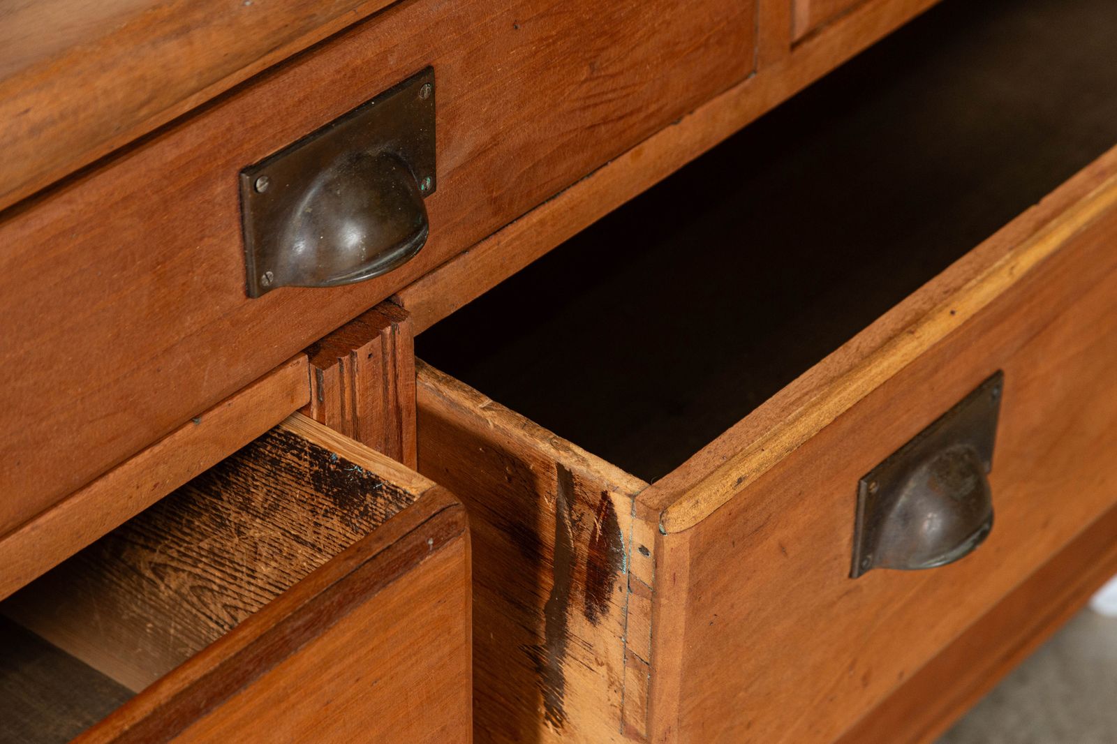 photo furniture Large 19thc English Mahogany Bank Drawers