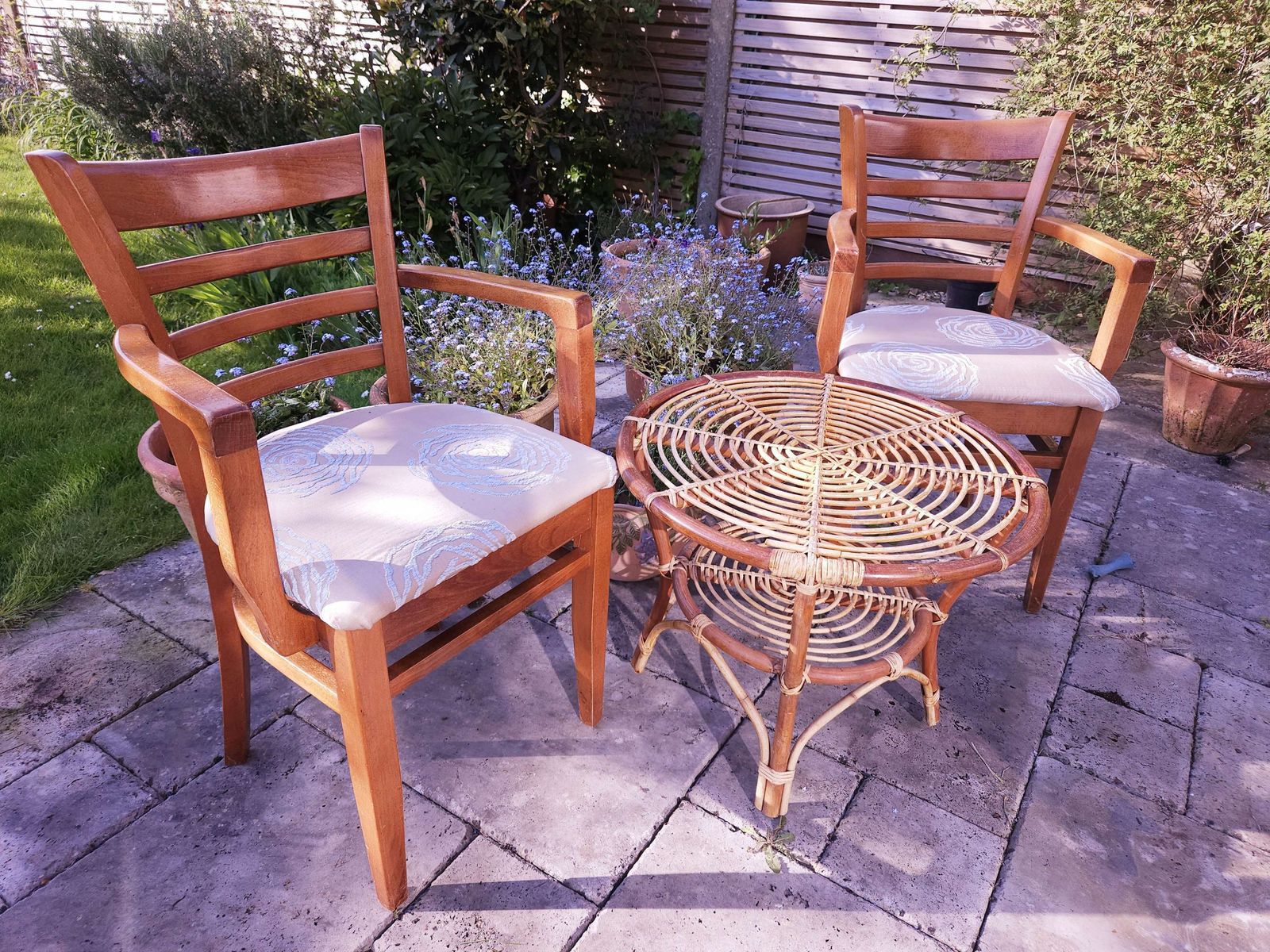 Superb Pair Of Bentwood Mid Century Carver Style Chairs With Original Fmg Label