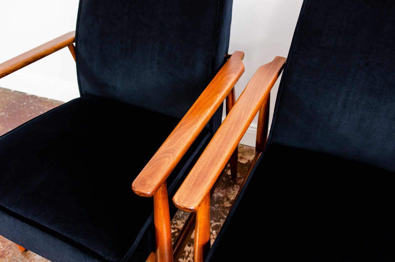 photo vinterior Pair Of Black Mid Century Armchairs By H. Lis, 1960's