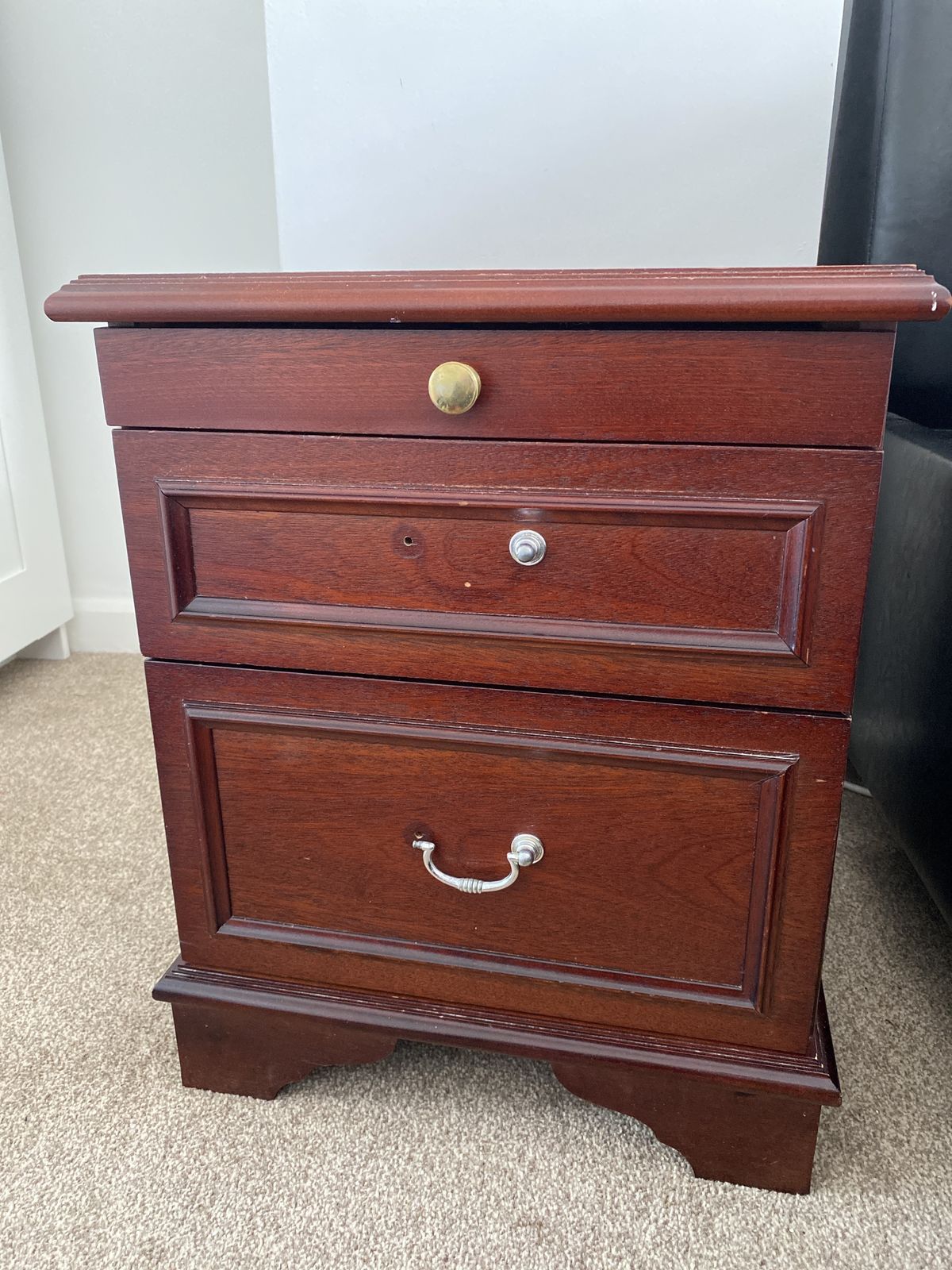 Mahogany Wood Chest Of Draws