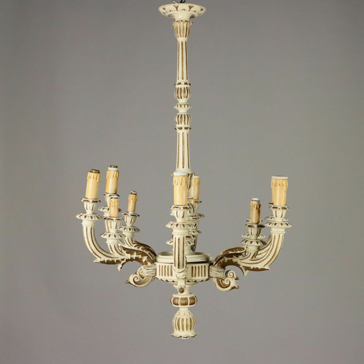 Lampadario In Legno Laccato E Dorato