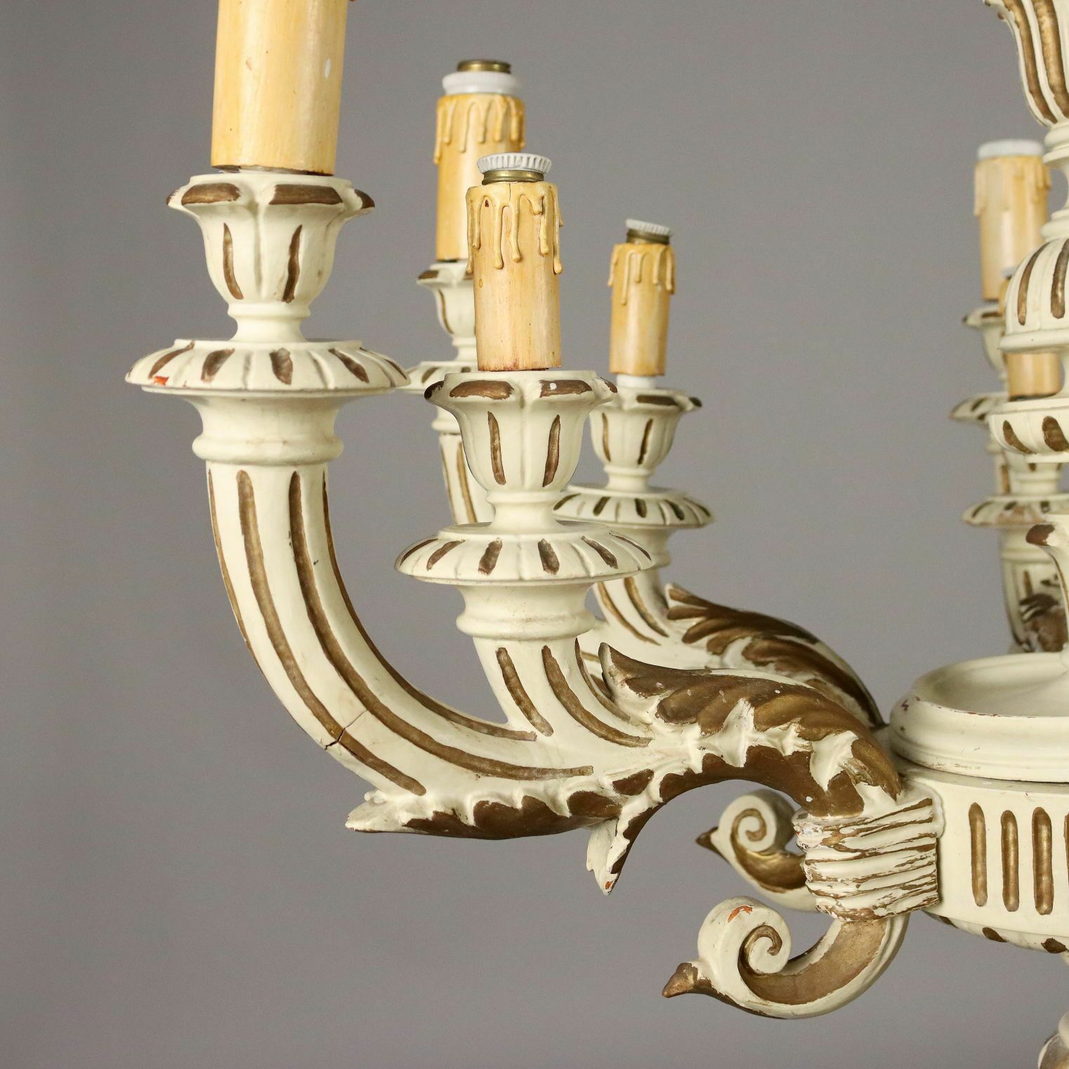 Lampadario In Legno Laccato E Dorato photo 470.0