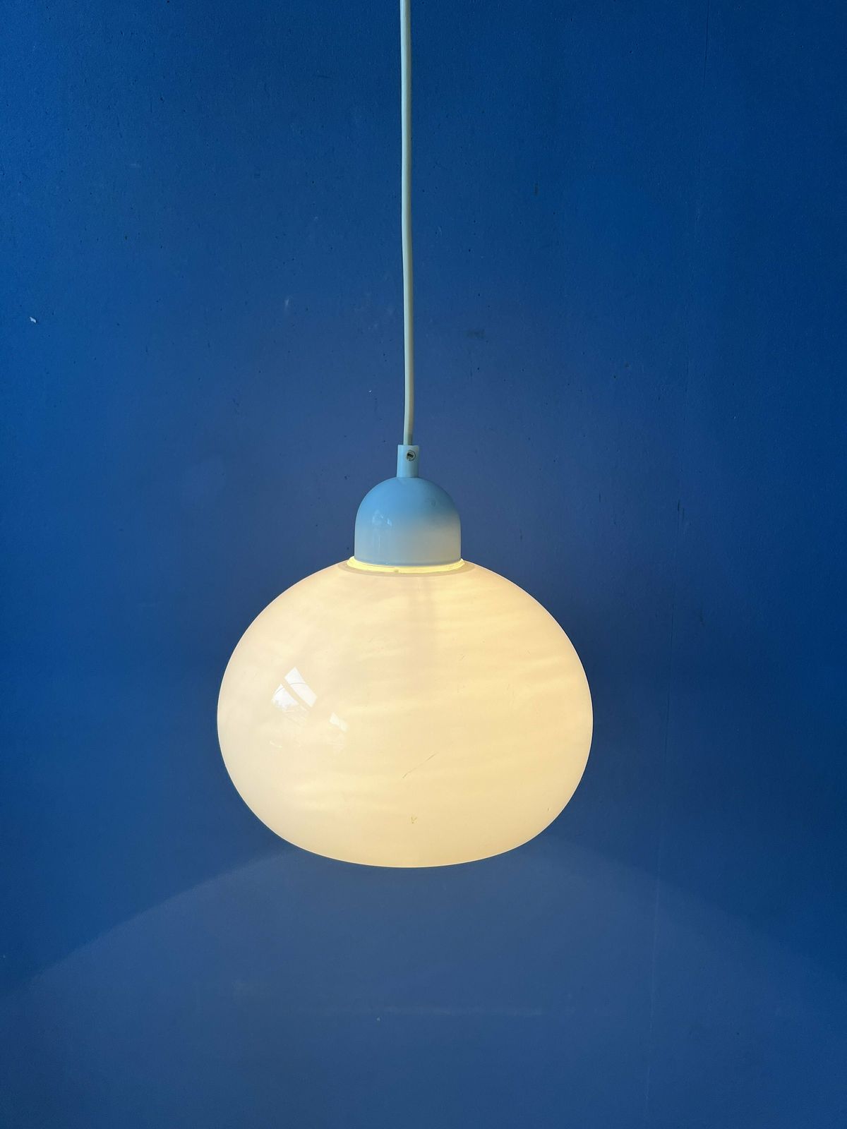 Kleine Witte Space Age Paddenstoellamp photo vinterior