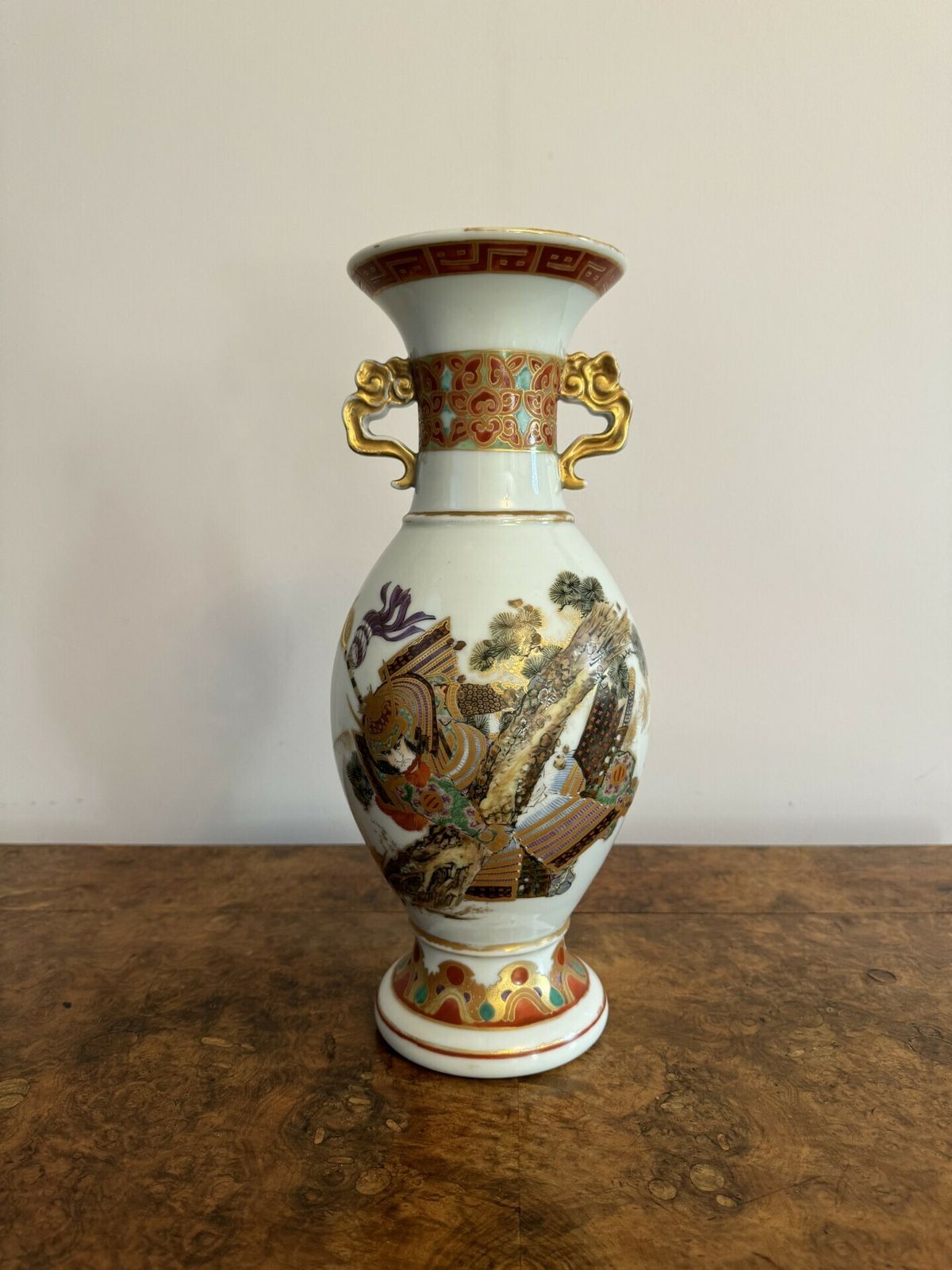 Superb Quality Pair Of 19th Century Porcelain Chinese Famille Vercv Vases photo 1450.0