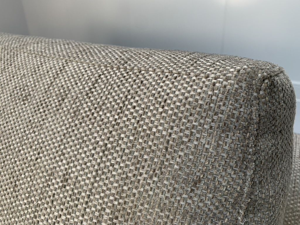 Cassina “235 238 Mister” 4 Seat Sofa – In Natural Linen Fabric photo vinterior