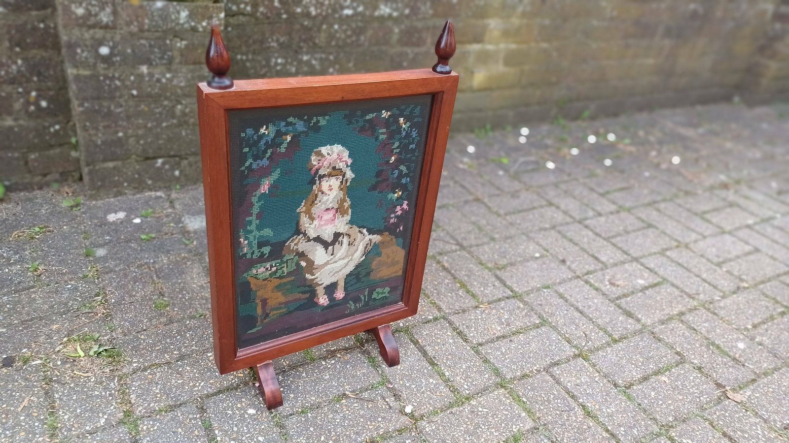 photo furniture Vintage Tapestry Mahogany Fire Screen Guard Of Victorian Child