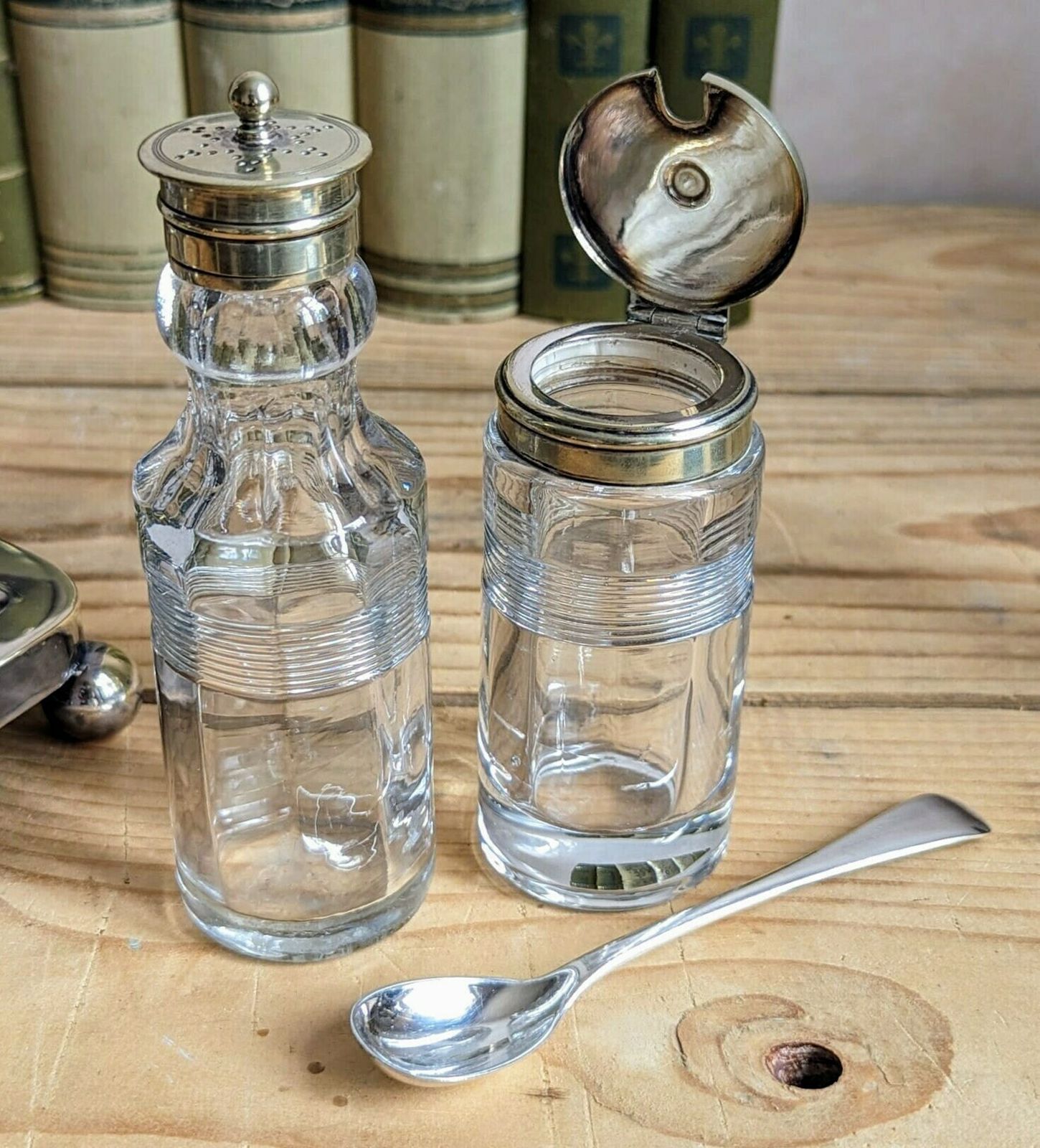 A Pretty Antique Marples And Co Silver Plated Cruet Set In Georgian Style   Tableware, Oil & Vinegar, Mustard Pot Salt Shaker photo 137.0