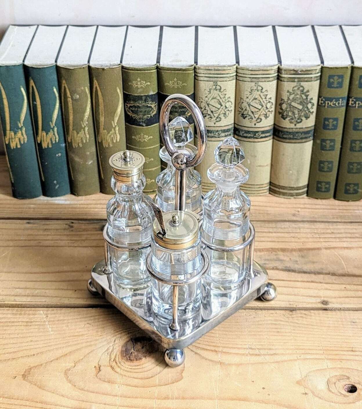A Pretty Antique Marples And Co Silver Plated Cruet Set In Georgian Style   Tableware, Oil & Vinegar, Mustard Pot Salt Shaker