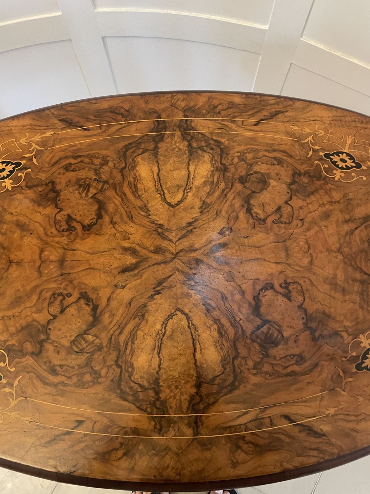 photo vinterior Antique 19th Century Quality Inlaid Burr Walnut Oval Centre Table