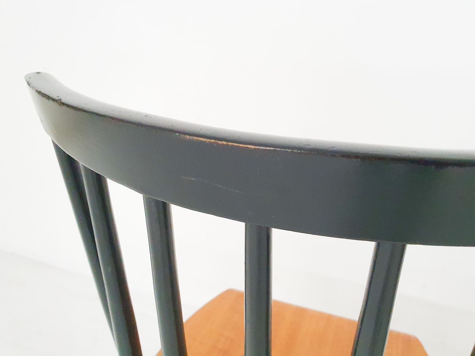 Set Van Twee Stoelen Met Spijlenrug, Nederland, Ca. Jaren 1960 photo buy