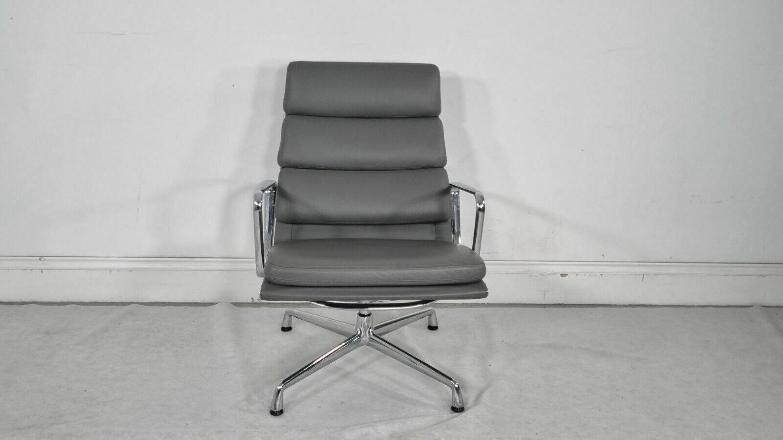 photo for sale Pristine Vitra Eames Ea219 Soft Pad Chair In Soft Chair Leather