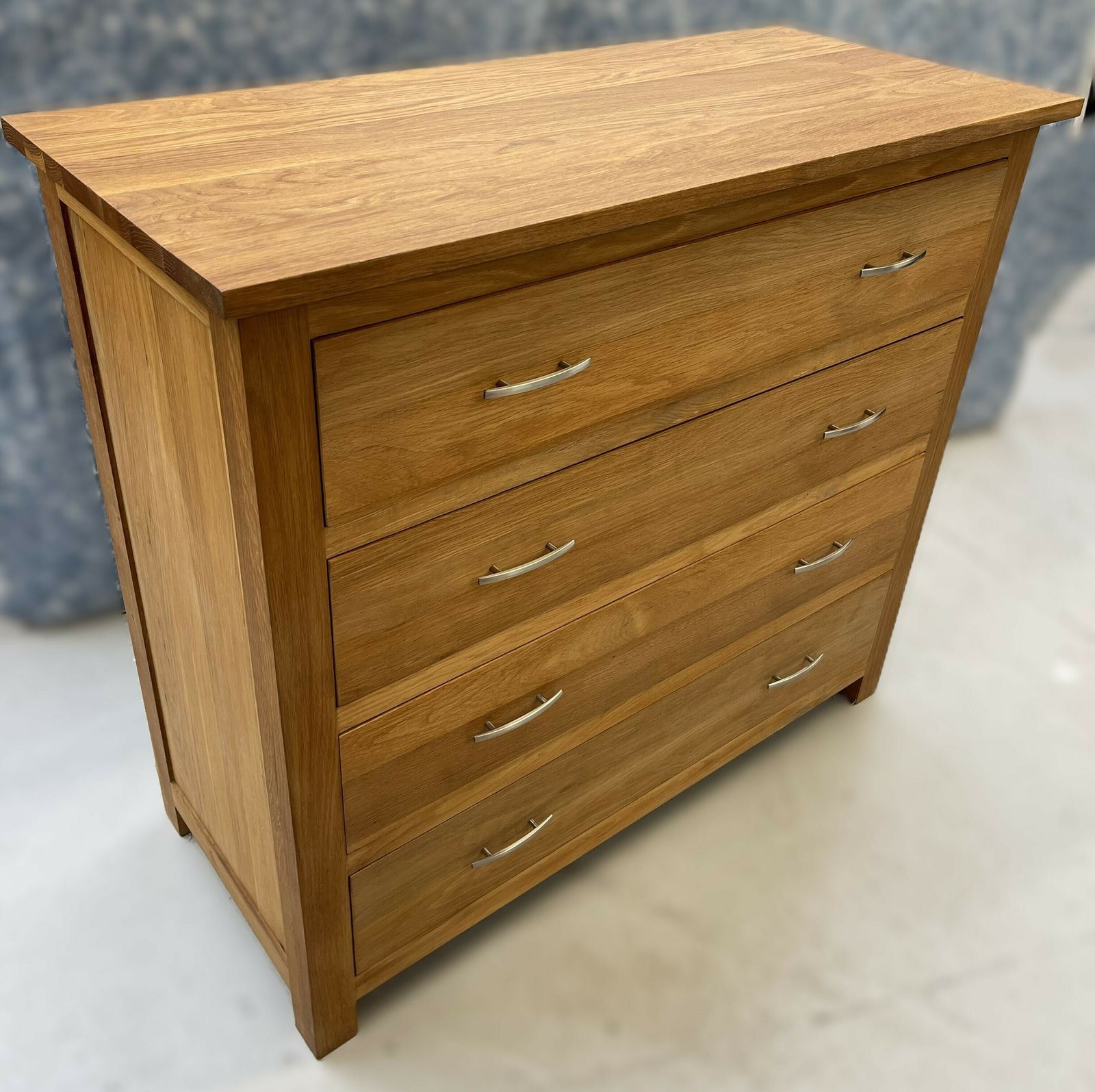 photo furniture Oak Chest Of Drawers, Solid Wood With 4 Large Drawers, Oiled Finish