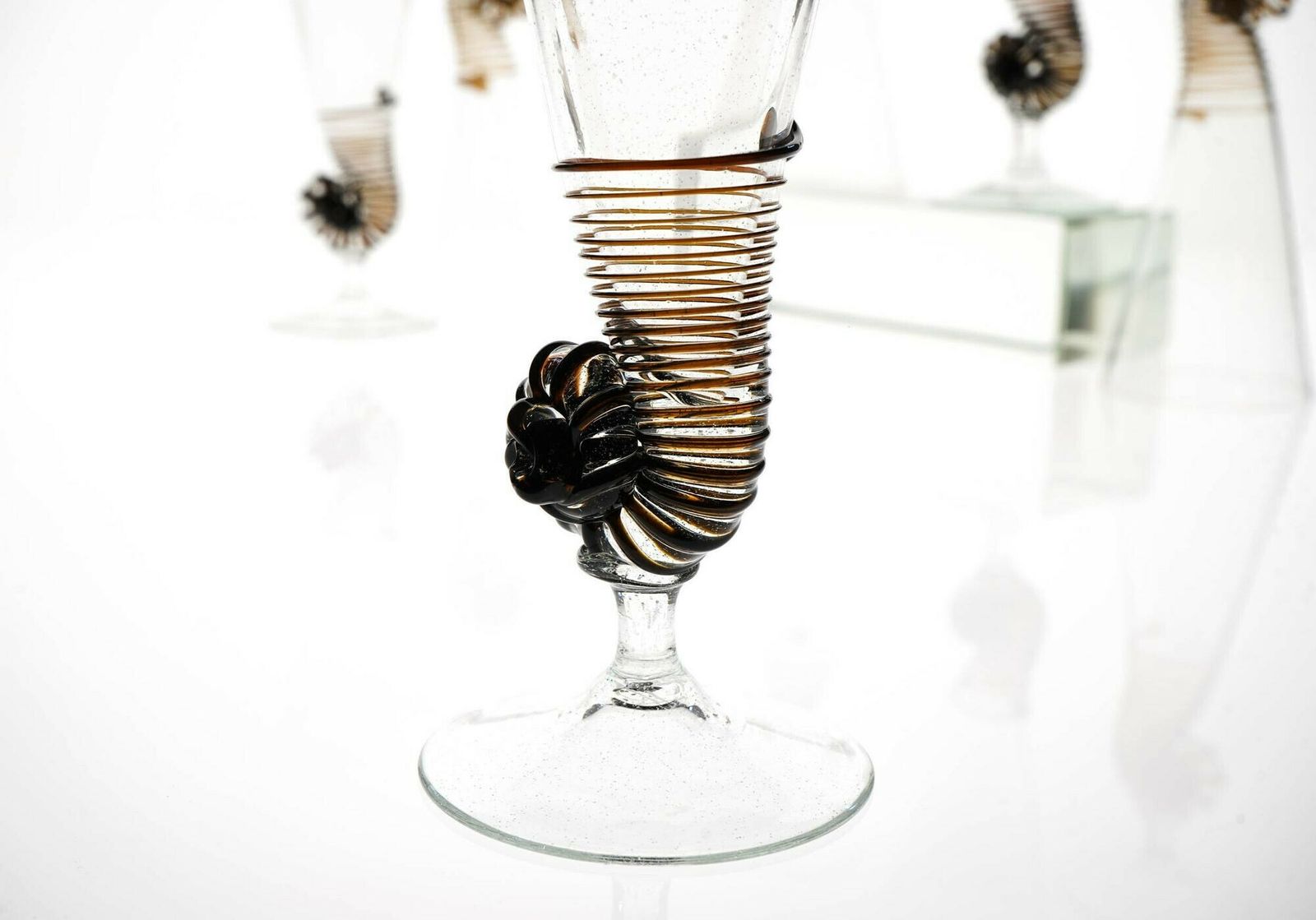 photo vintage Six Cenedese Nautilus Flutes Set, Brown Accent And Pulegoso Murano Glass Signed