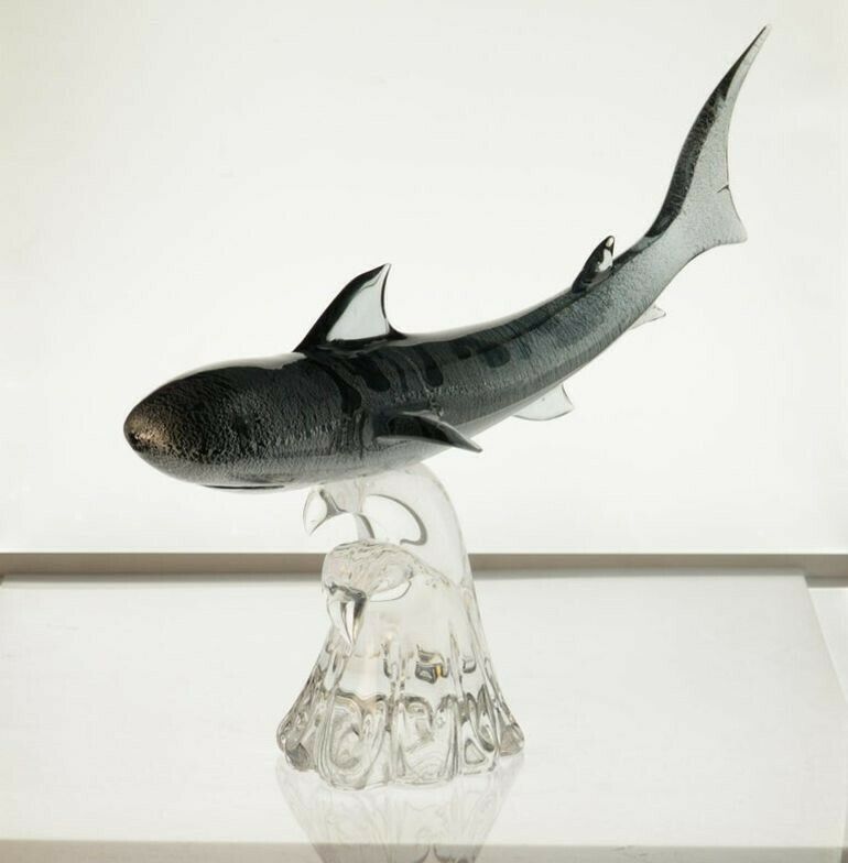2800.0 Roberto Camozzo For Wyland, Tiger Hunting Shark On Base Murano Glass 90s, Signed photo