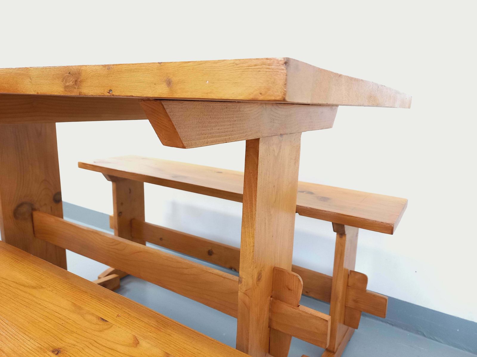 photo furniture Rectangular Table And 2 Fir Benches