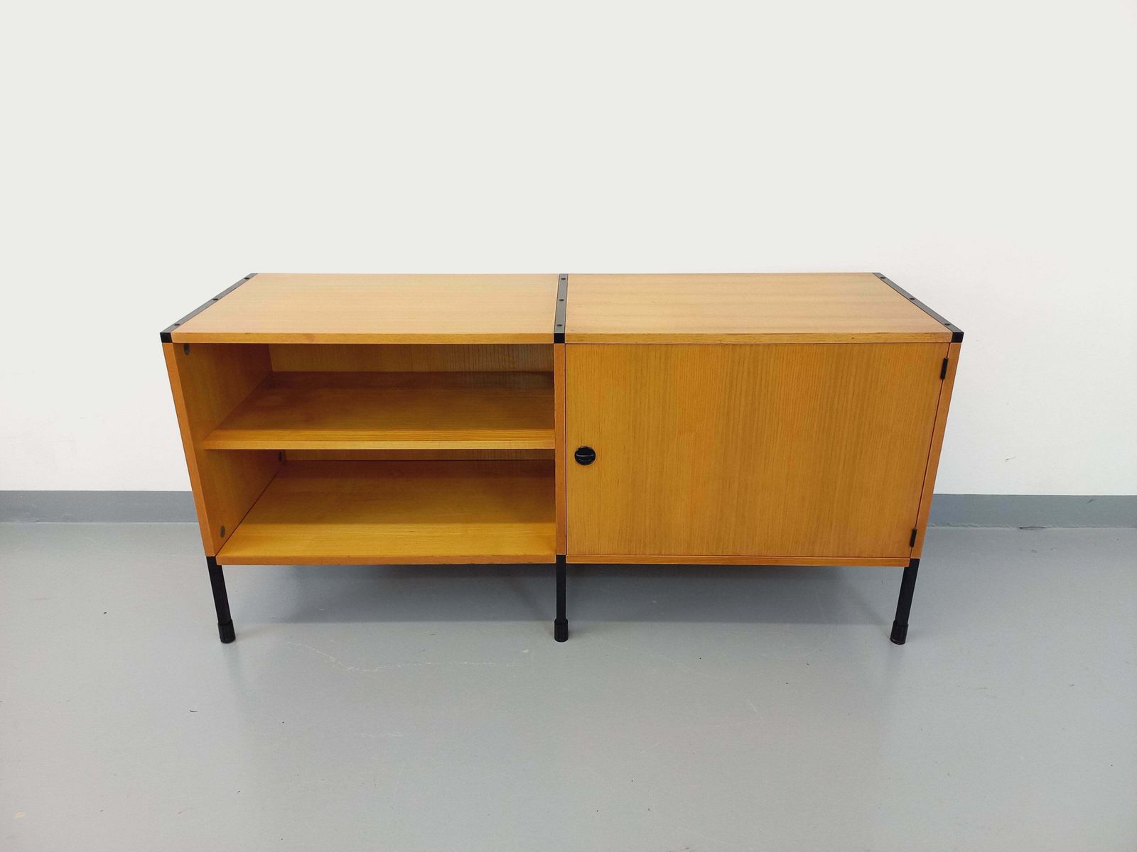 photo vintage Arp Minvielle Sideboard By Guariche Mortier Motte In Ash