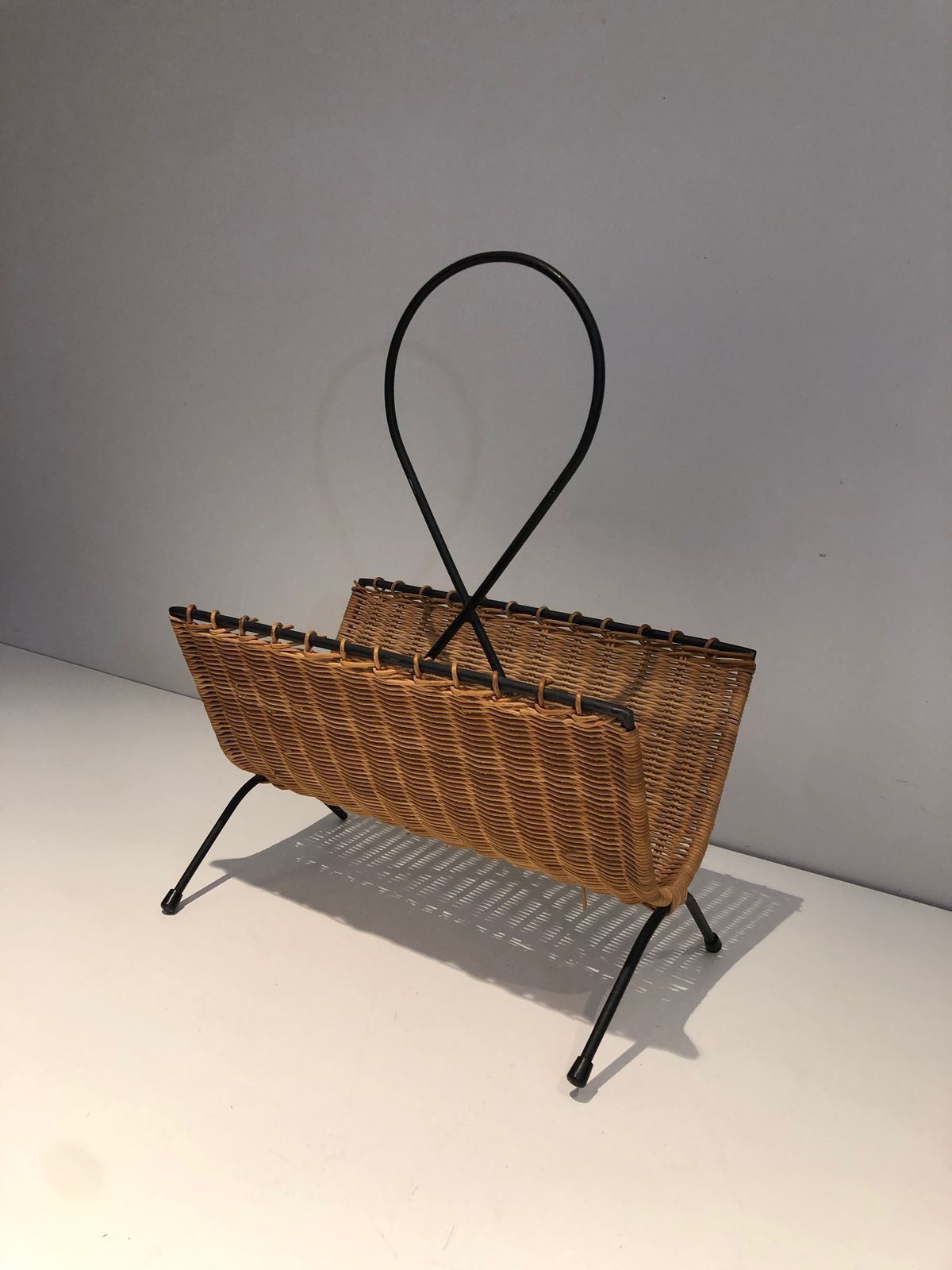 photo vintage Rattan And Black Lacquered Metal Magazine Rack