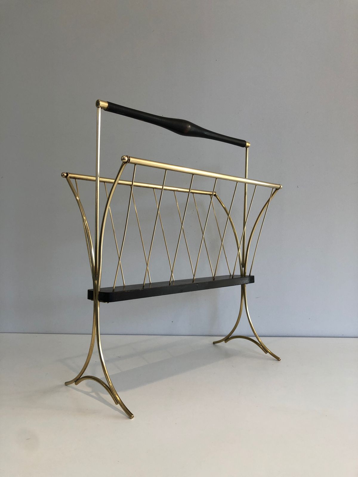 photo vintage Magazine Rack In Blackened Wood And Brass