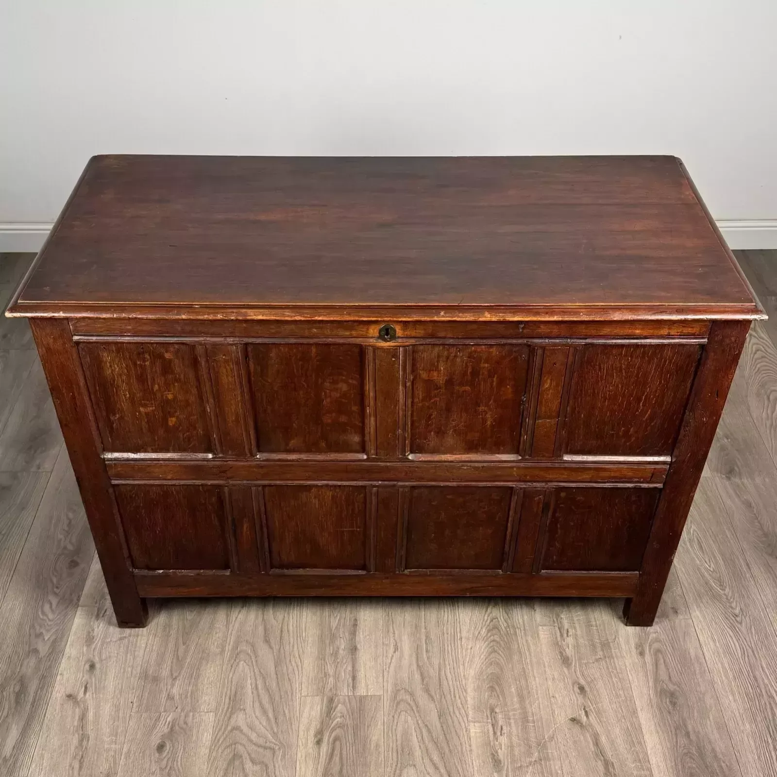 photo furniture Antique 18th Century Coffer Of Unusual Size In Oak