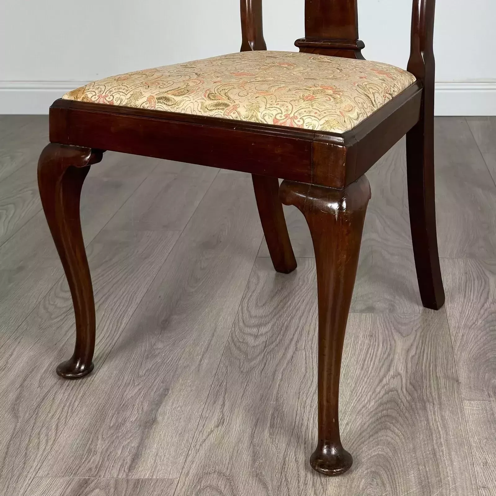 Antique 20th Century Set Of 8 Queen Anne Style Dining Chairs In Walnut photo vinterior