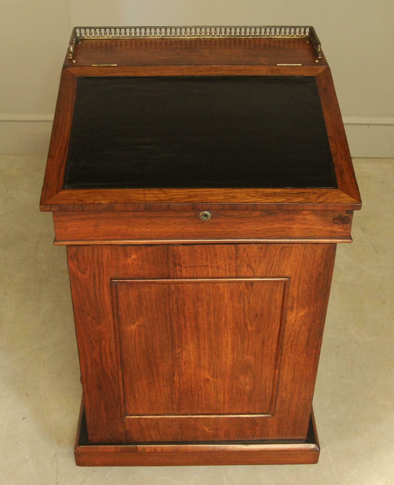 Early 19th Century Rosewood Davenport photo vinterior