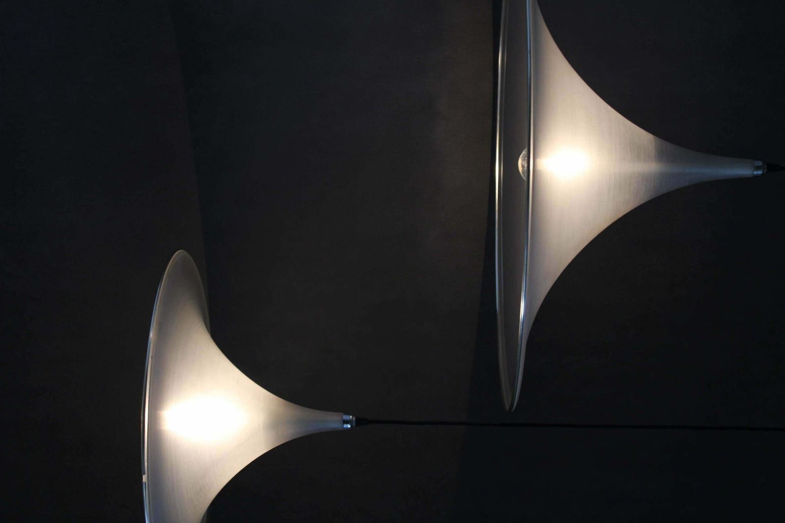 779.0 1970s Pair Of Guzzini "Trumpet" Pendant Lamps By Meblo , Italy photo
