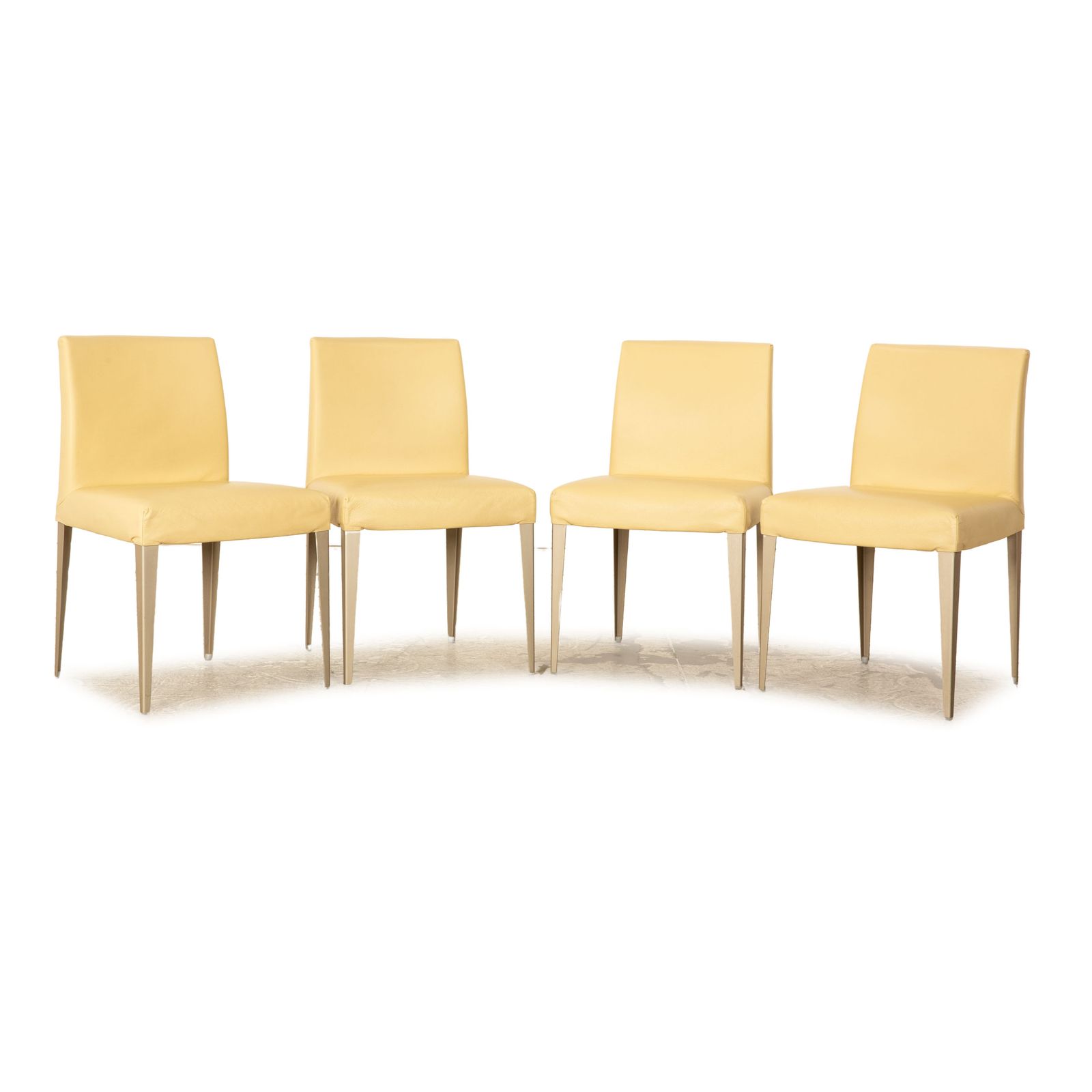 Lot de 4 chaises B&B Italia en cuir crème, salle à manger