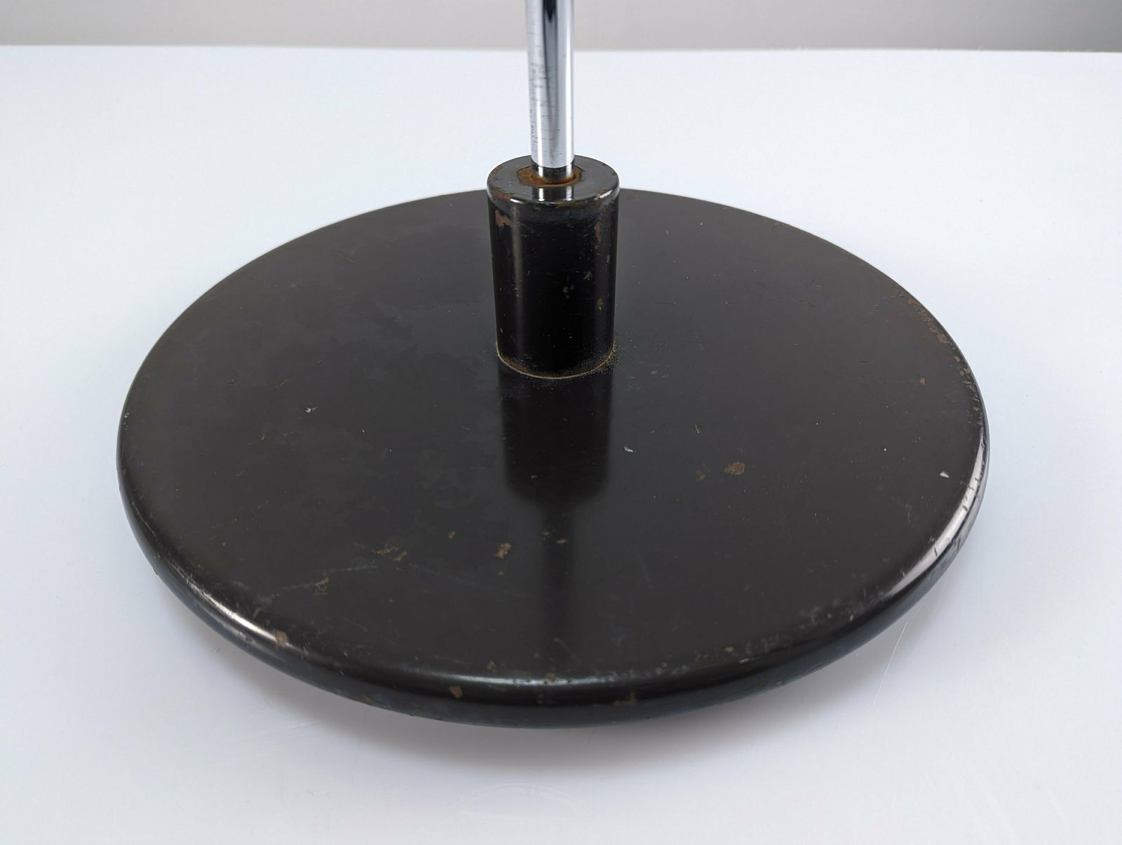 photo furniture Magneto Floor Lamp By Gilbert Watrous / H. Fillekes 1950s