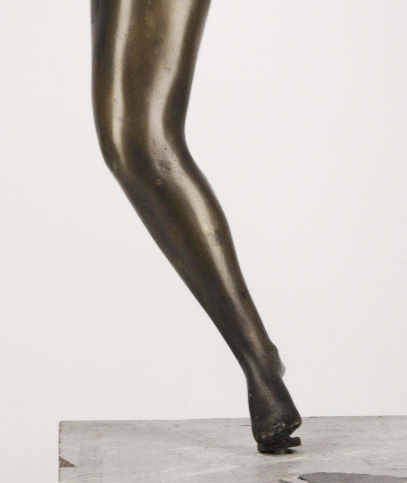 20th Century Bronze Figurative Sculpture Of A Nude Woman By Argentine Sculptor José Mariano Pagés photo vinterior