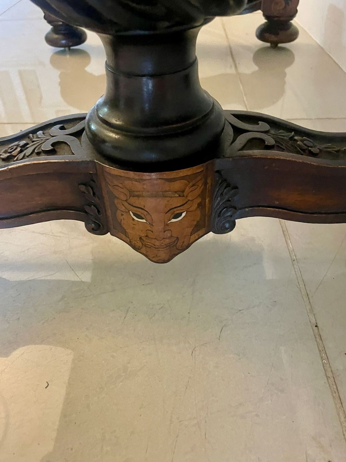 photo vinterior Outstanding Quality Antique 19th Century Marquetry Inlaid Burr Walnut Side Table