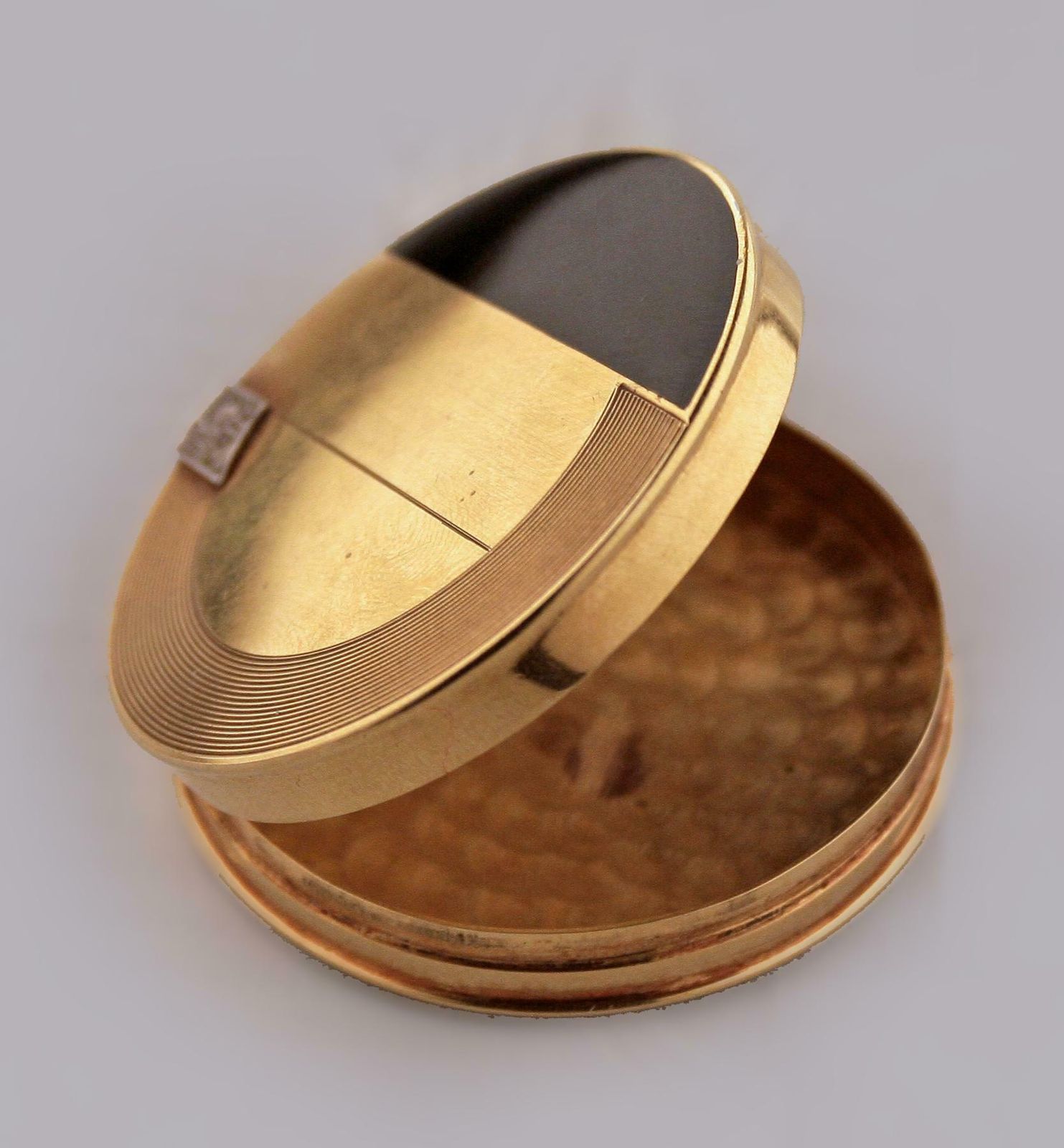 Home Decor Art Déco French Hand Crafted 18 Karat Gold And Enamel Circular Pill/Snuff Box photo