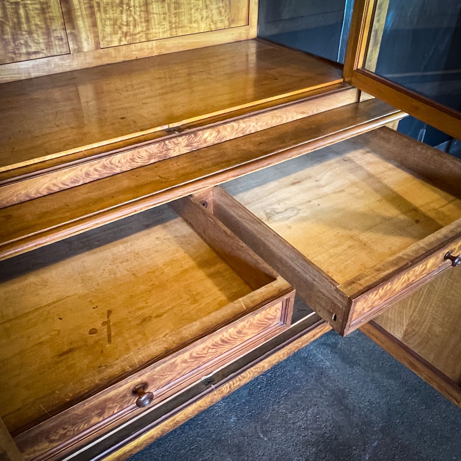 photo vinterior Antiek Herenhuis Dressoir – België, Ca. 1880