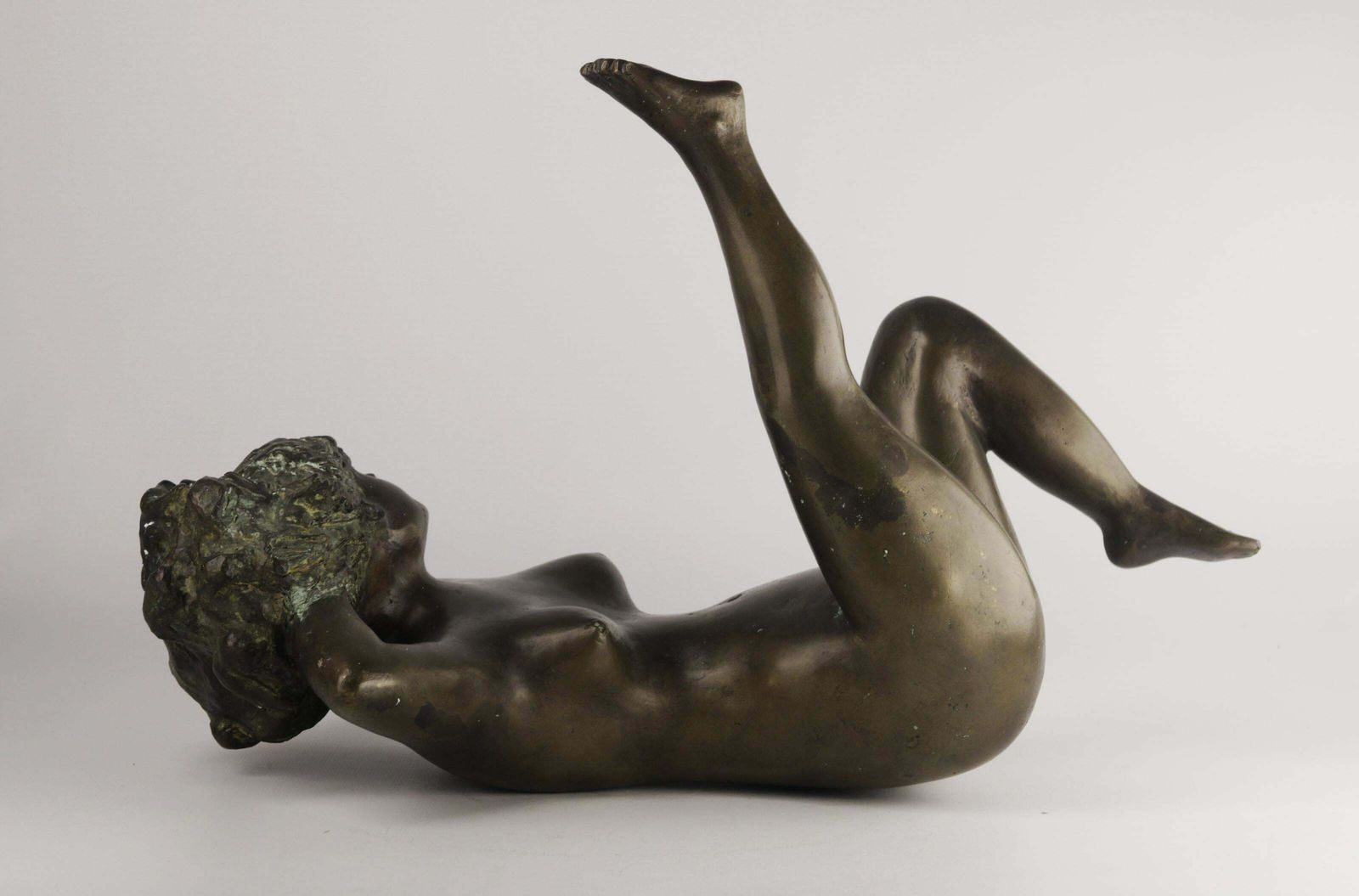 20th Century Bronze Figurative Sculpture Of A Lying Woman By Argentine Sculptor José Mariano Pagés photo for sale