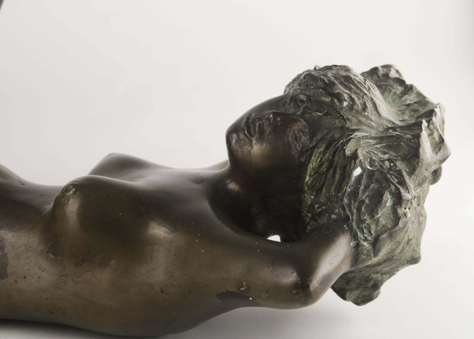 20th Century Bronze Figurative Sculpture Of A Lying Woman By Argentine Sculptor José Mariano Pagés photo 6000.0